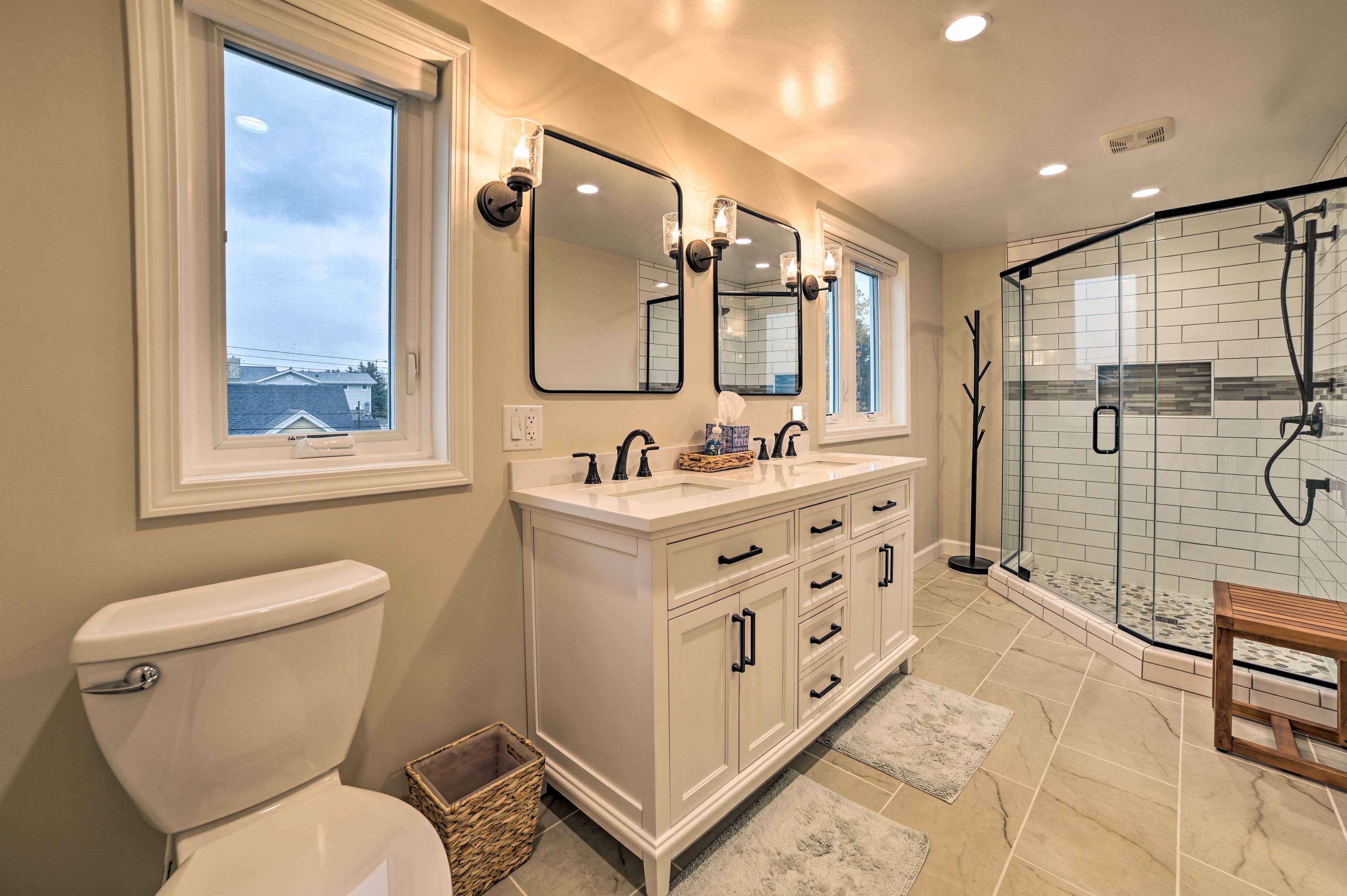 En-Suite Bathroom | Towels Provided