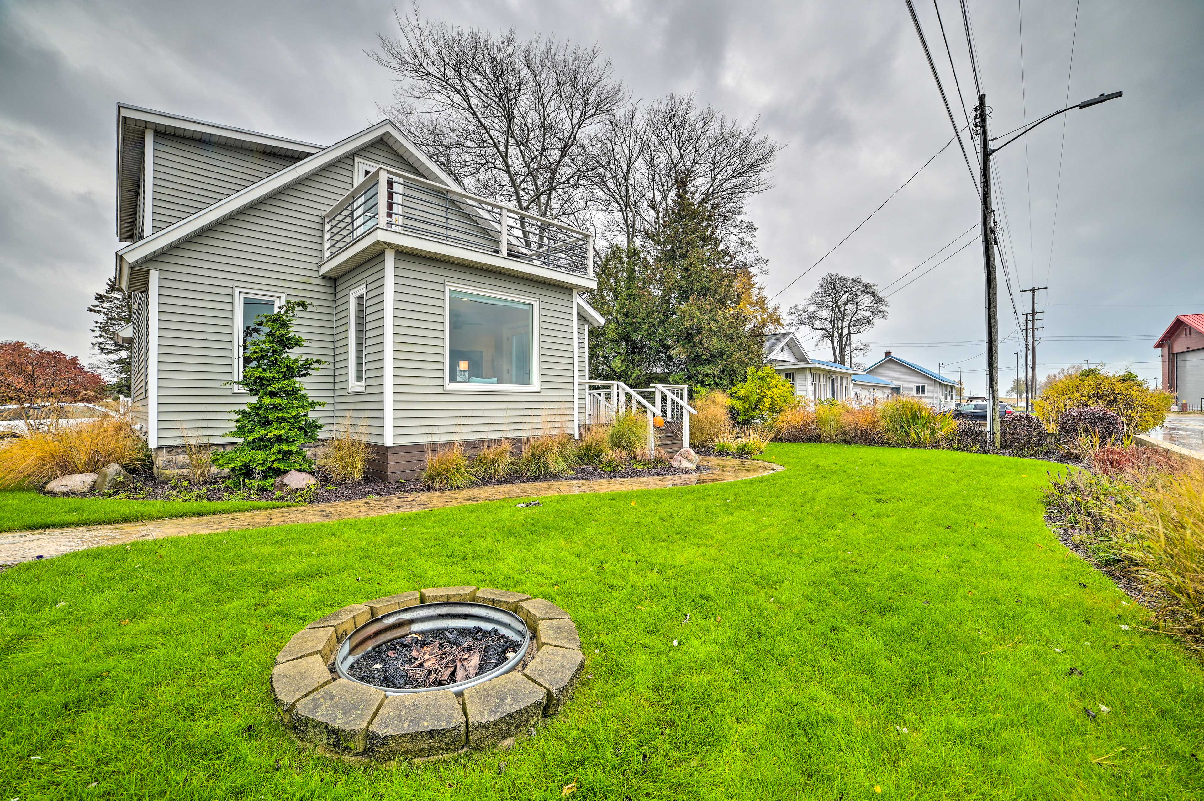 Private Yard | Fire Pit