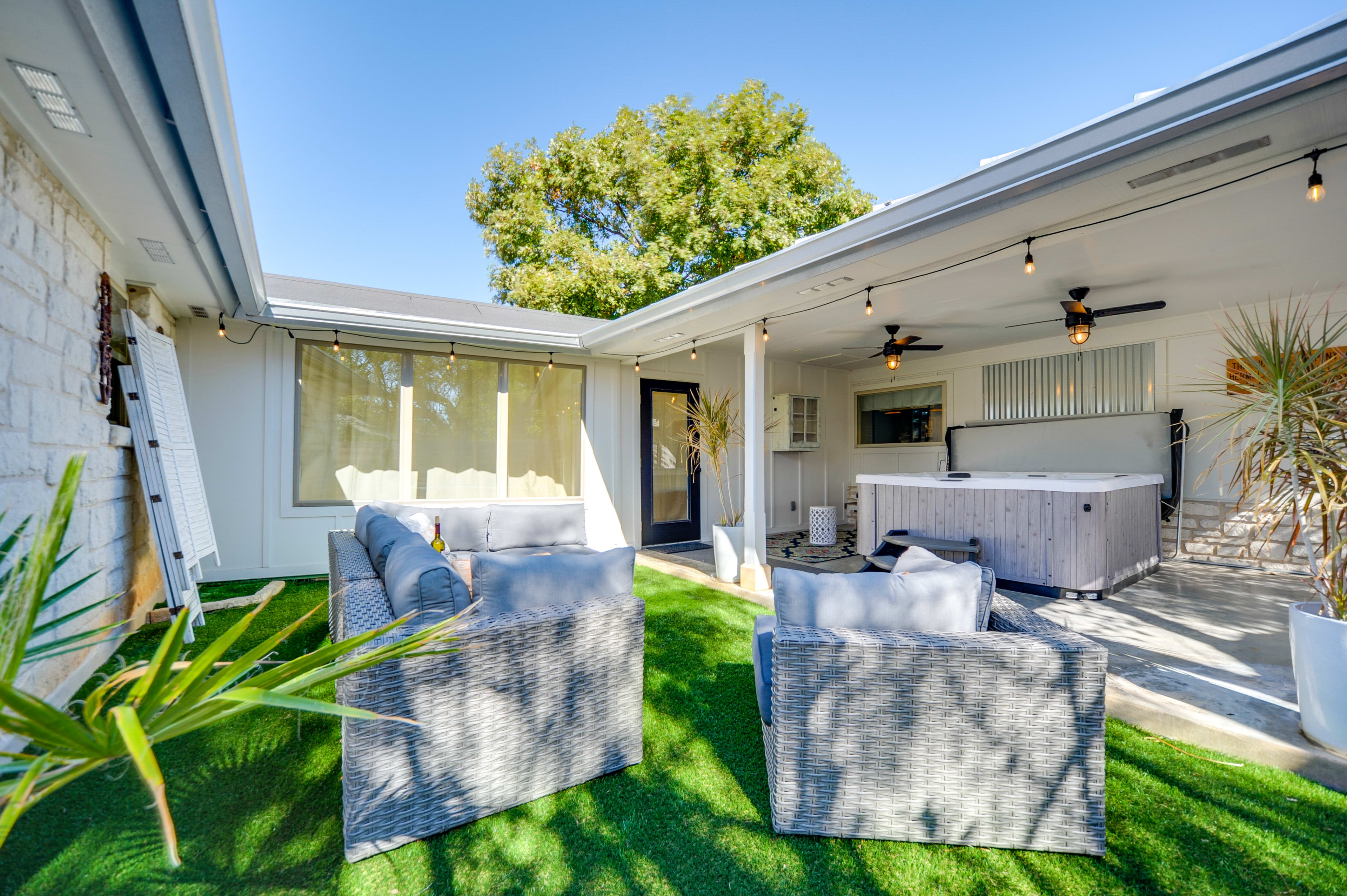 Private Yard | Lounge Area