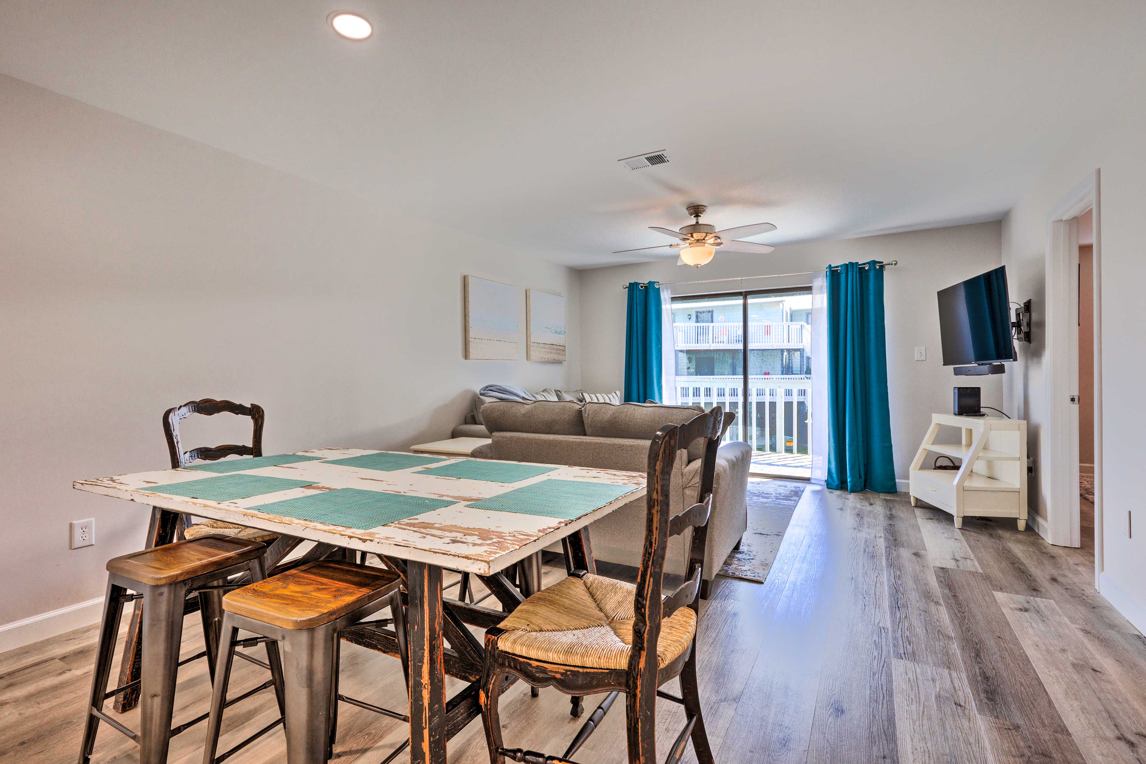 Dining Area | Dishware & Flatware