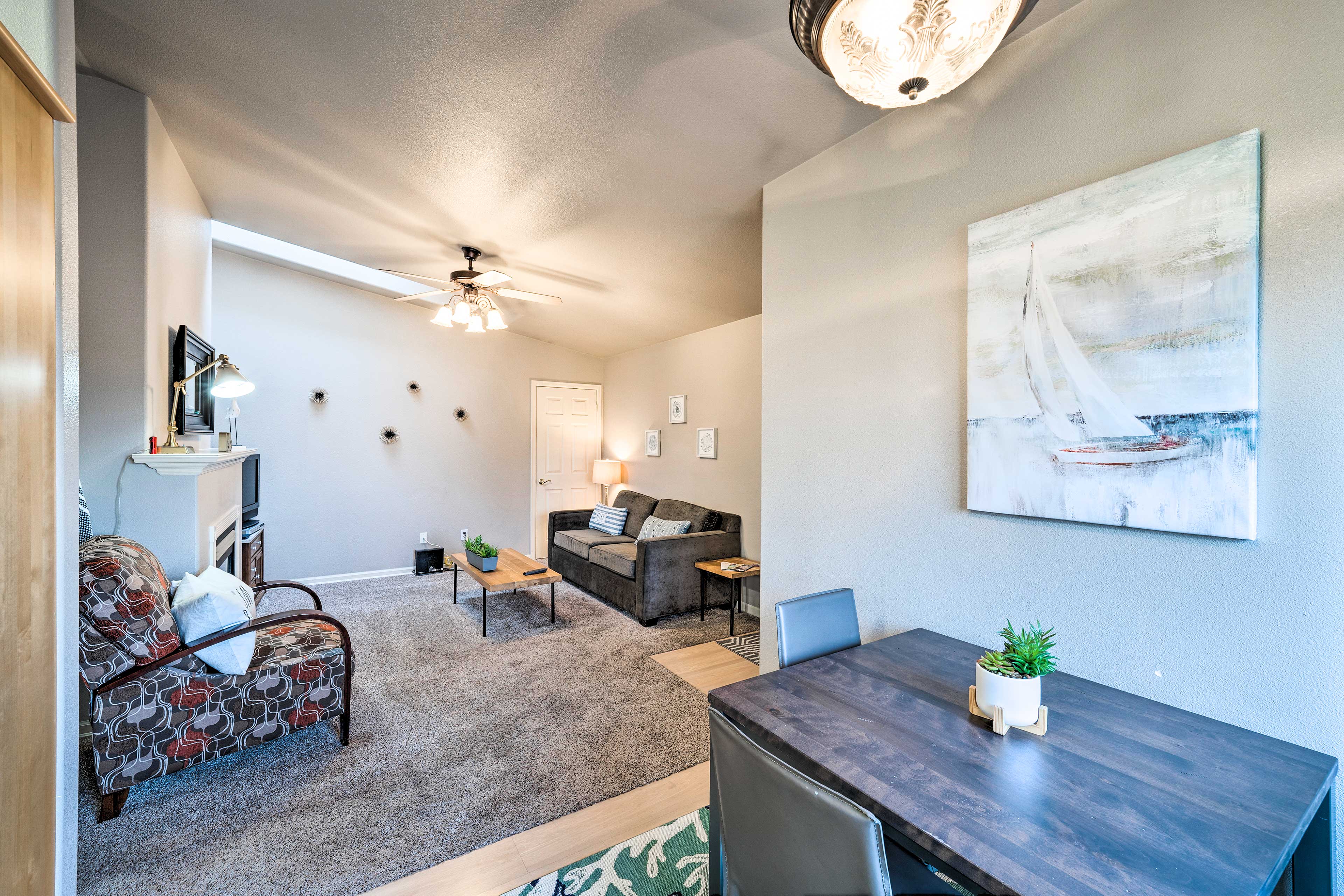 Dining Nook | 2nd-Floor Unit | Single-Story Apartment