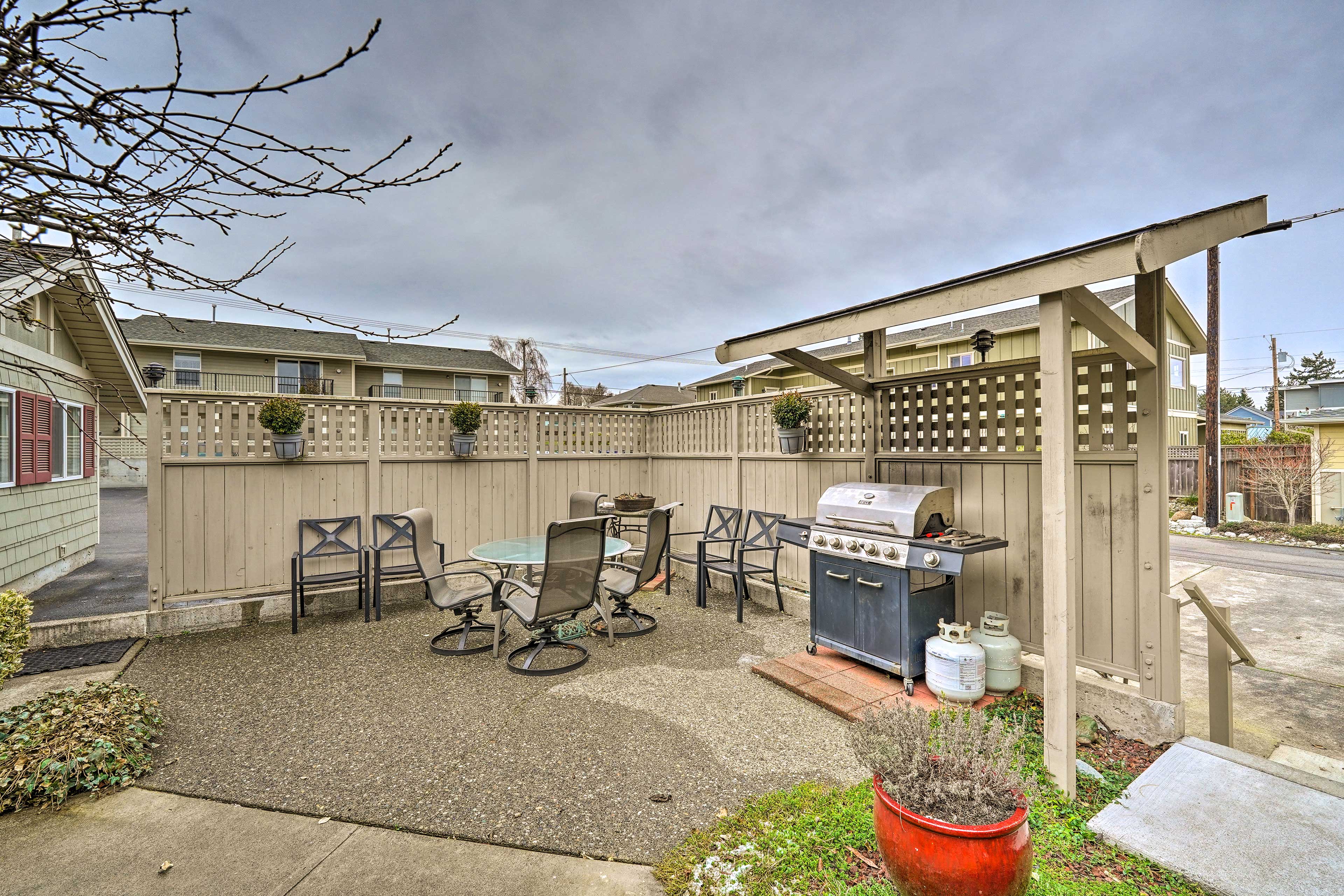 Community Patio | Gas Grill