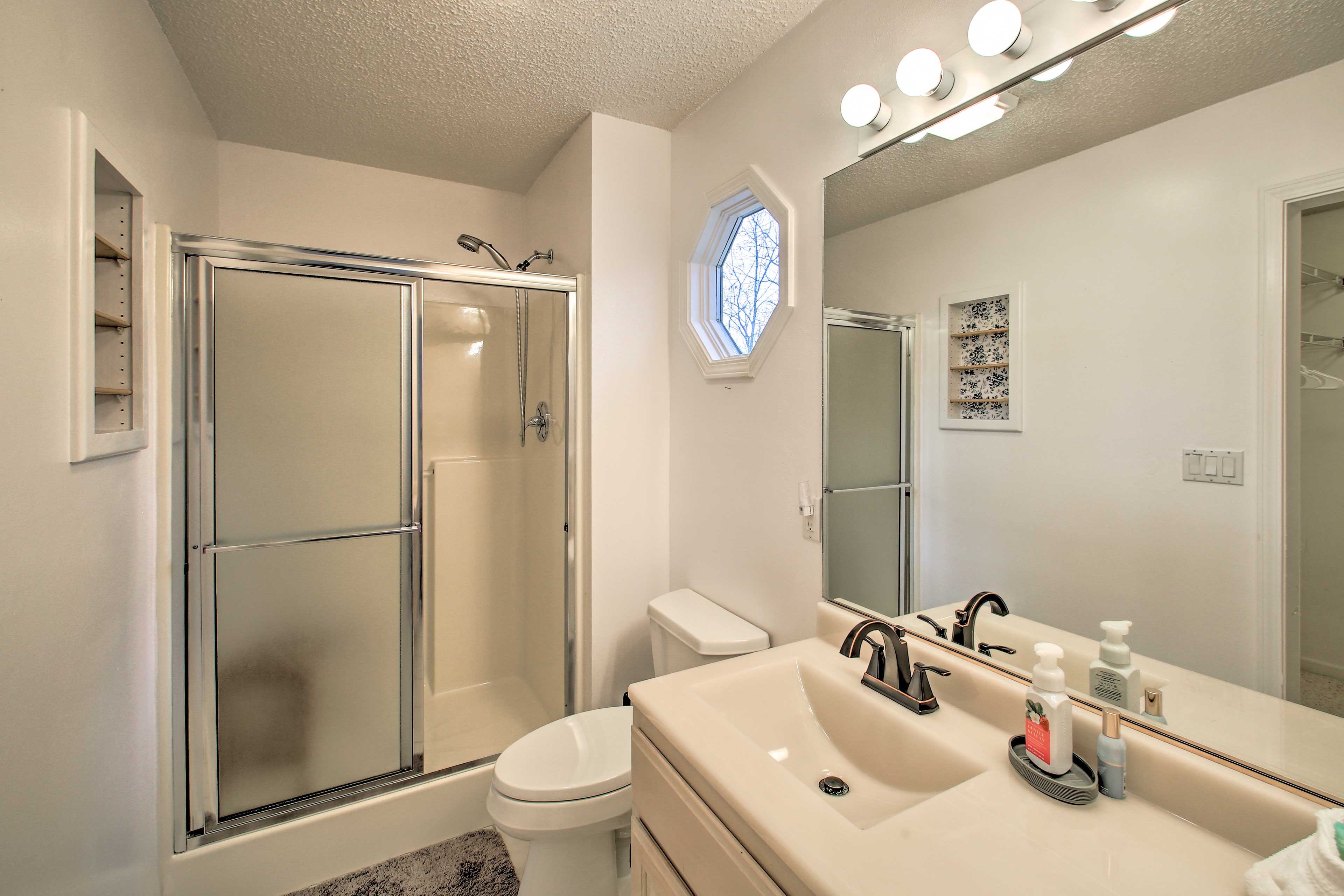 En-Suite Bathroom | Towels Provided