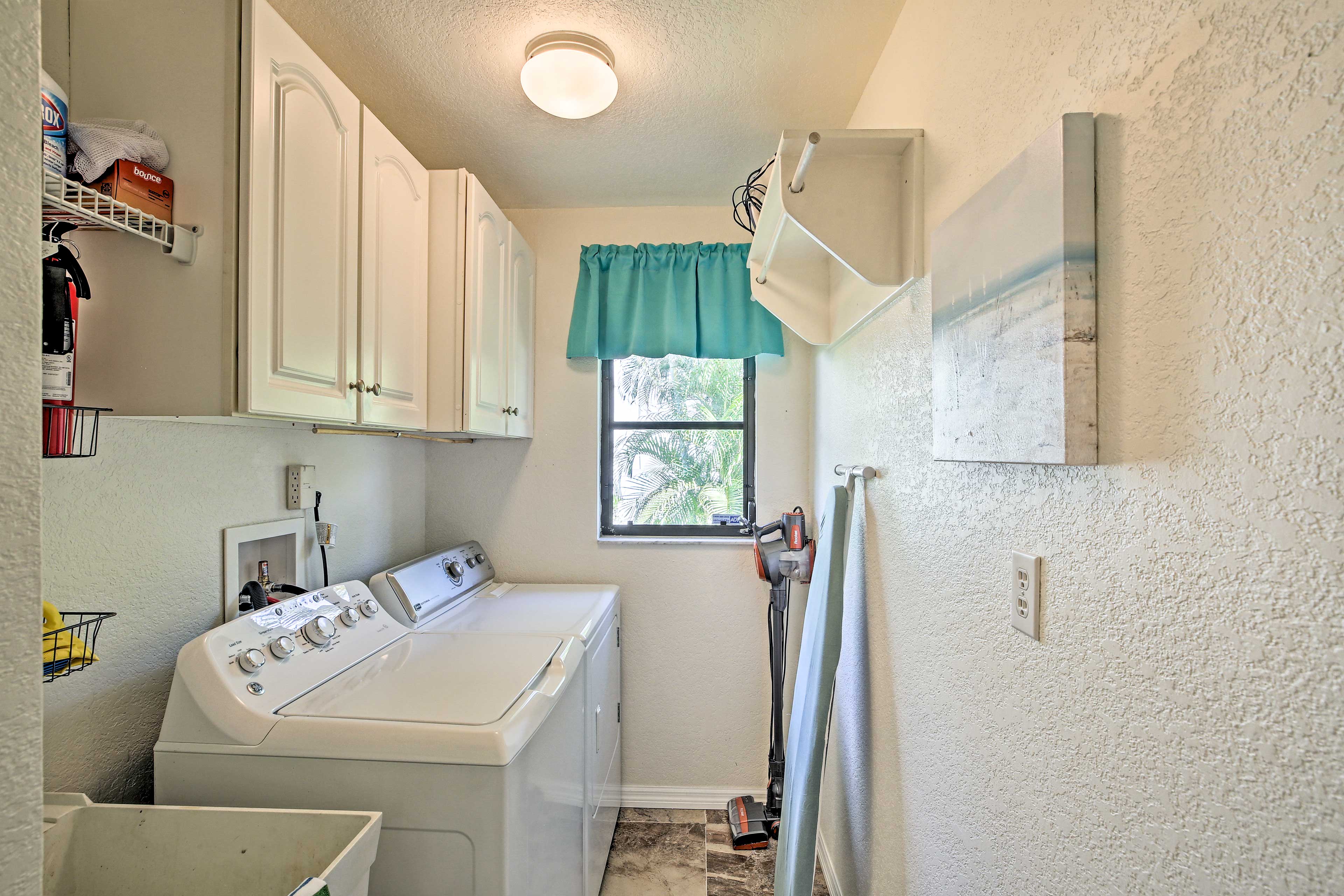 Laundry Area | Detergent Provided