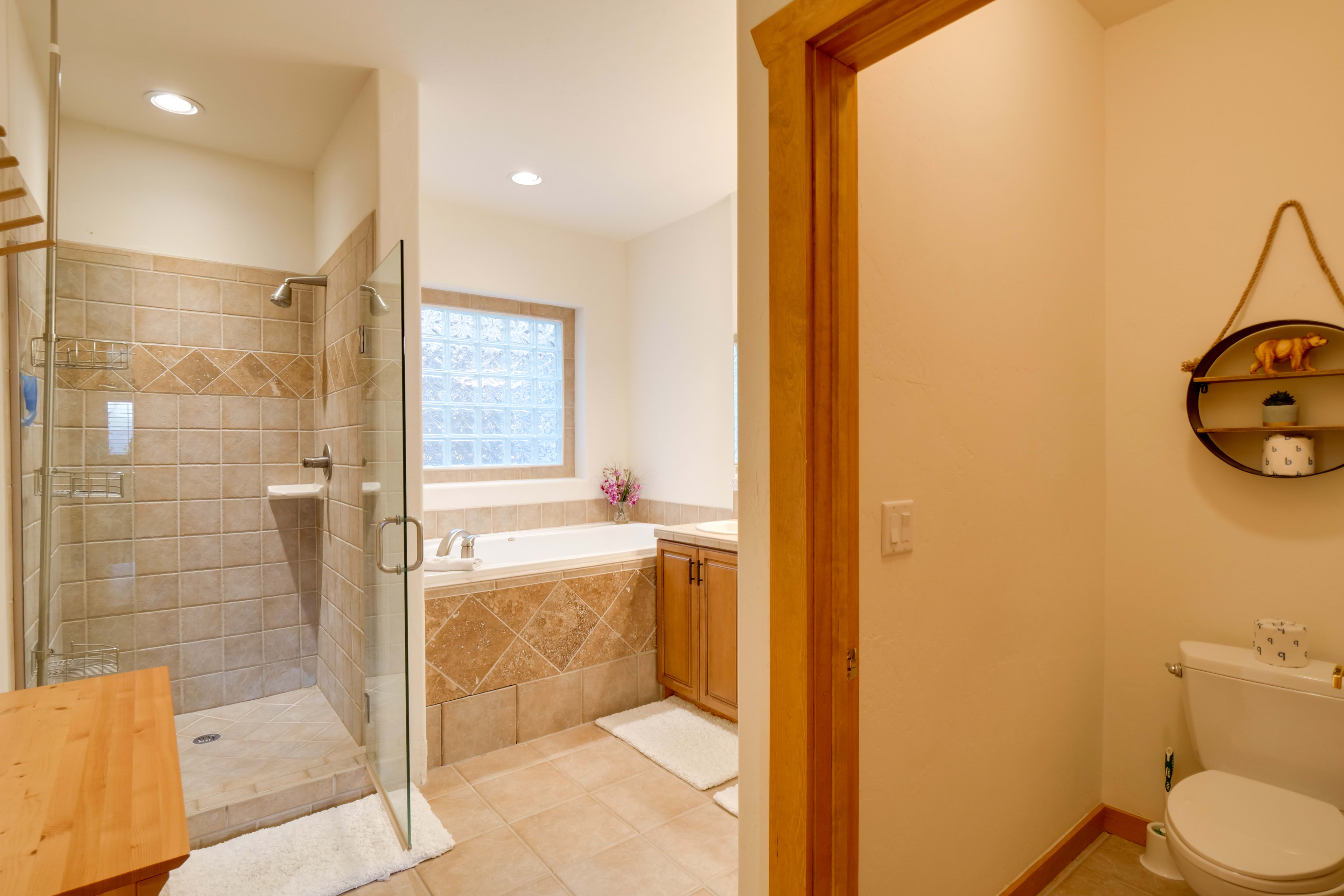 Full Bathroom | Lower Level | Jetted Tub