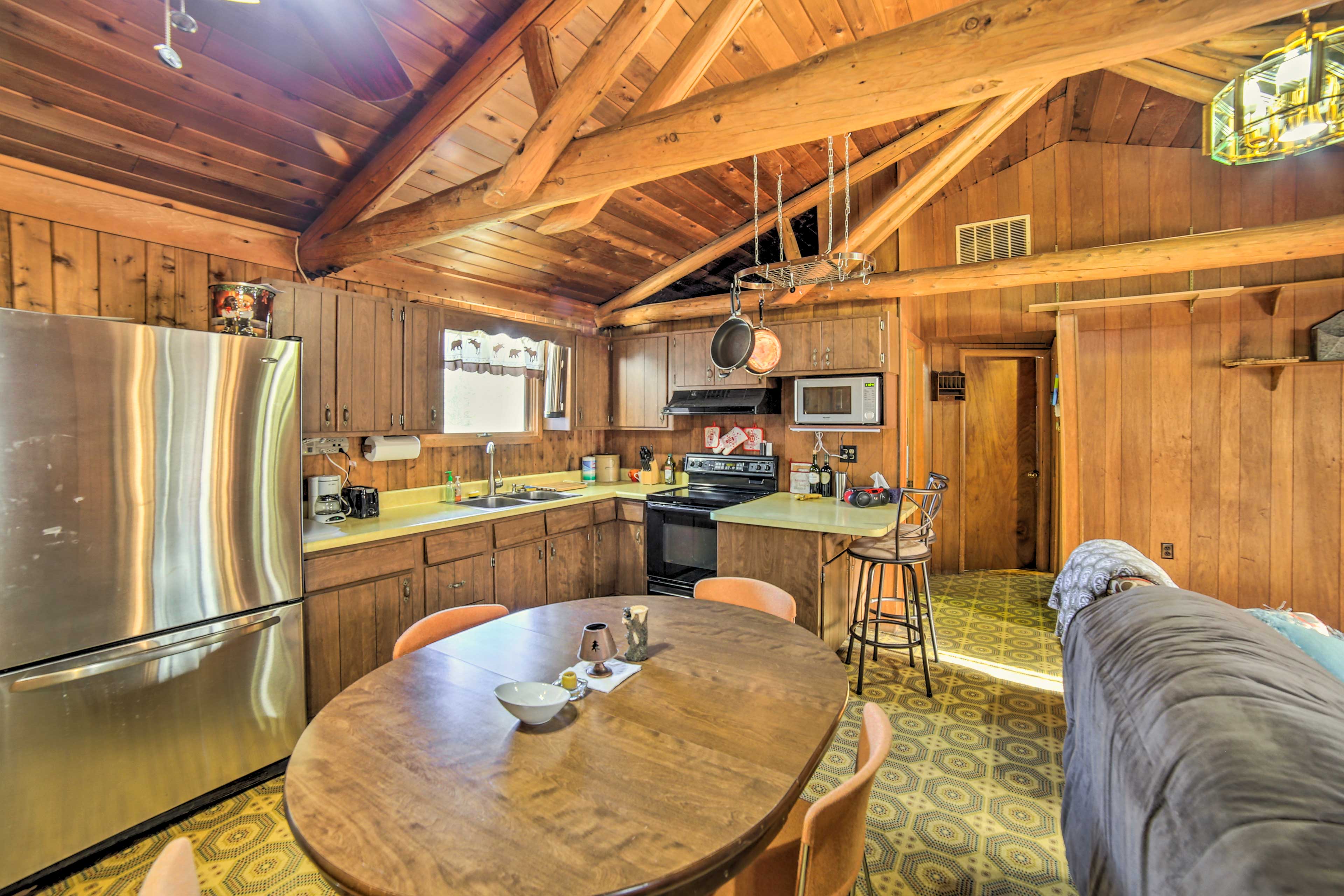 Kitchen & Dining Area | Toaster | Water Filter | Ice Maker