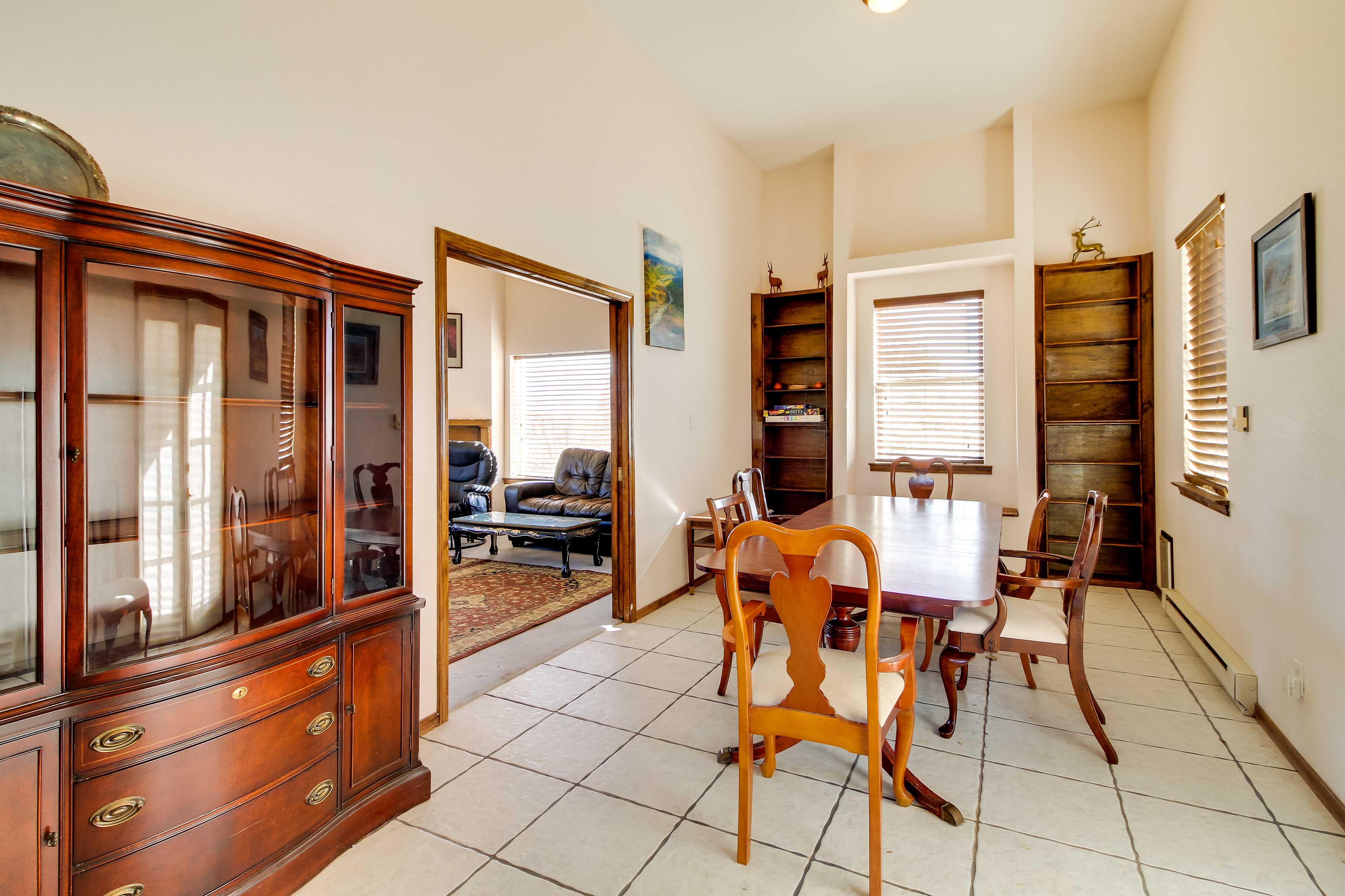 Dining Area | Dishware & Flatware Provided