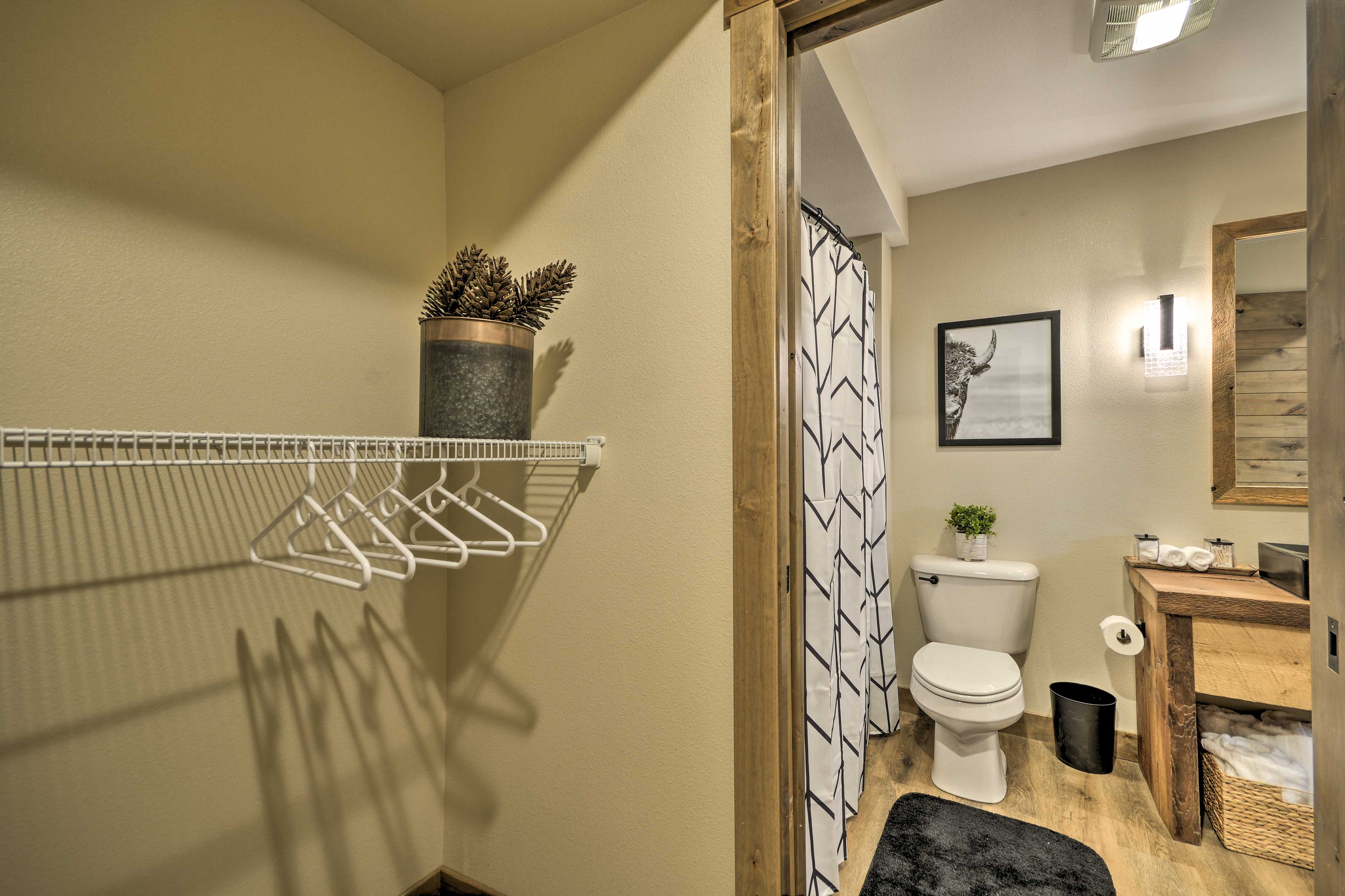 Walk-In Closet & En-Suite Bathroom