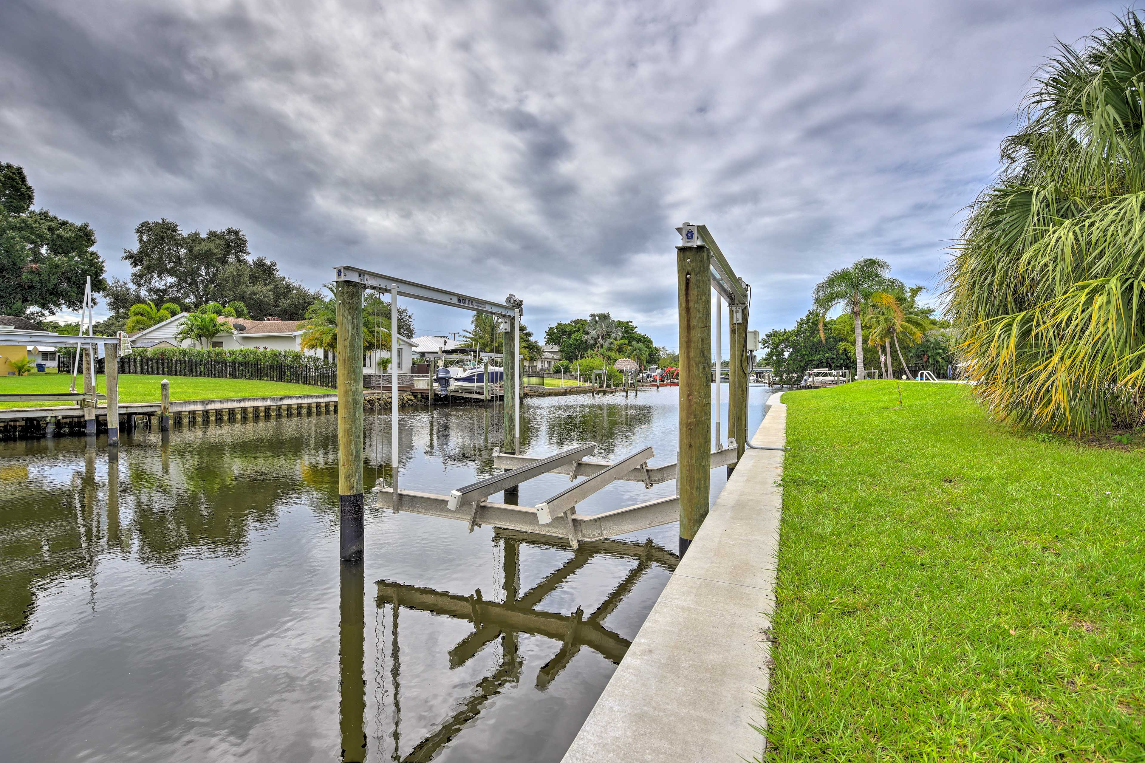 Automatic Boat Lift | 10,000 Pound Limit