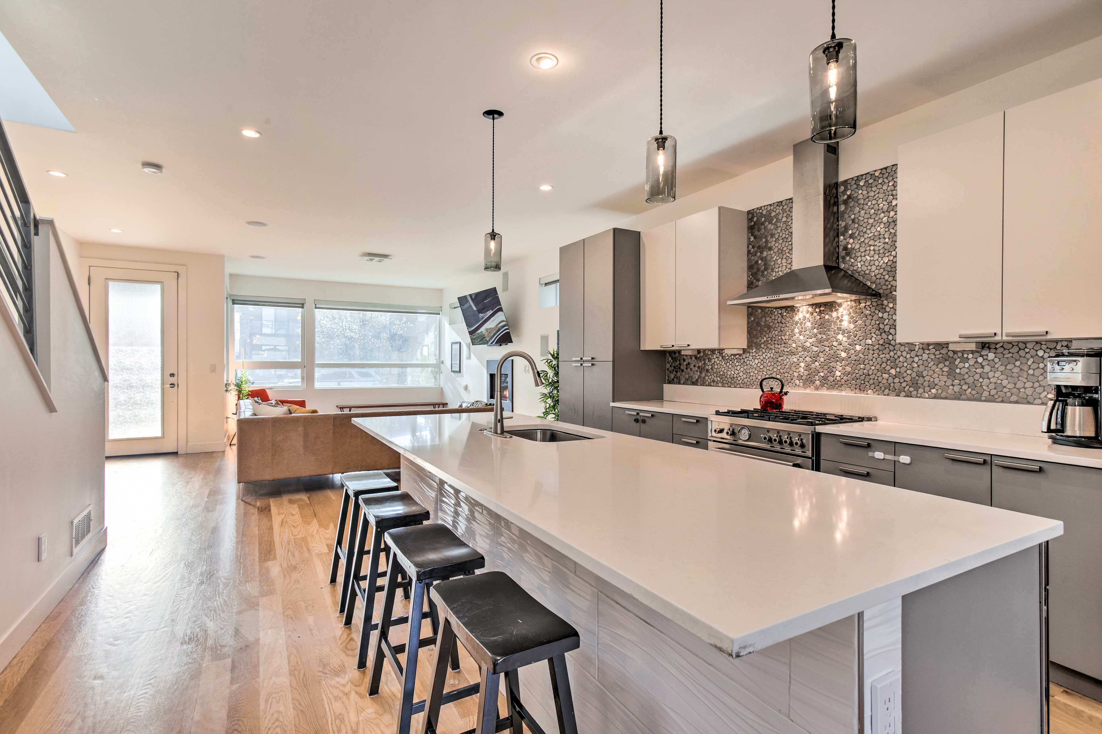 Kitchen | Breakfast Bar