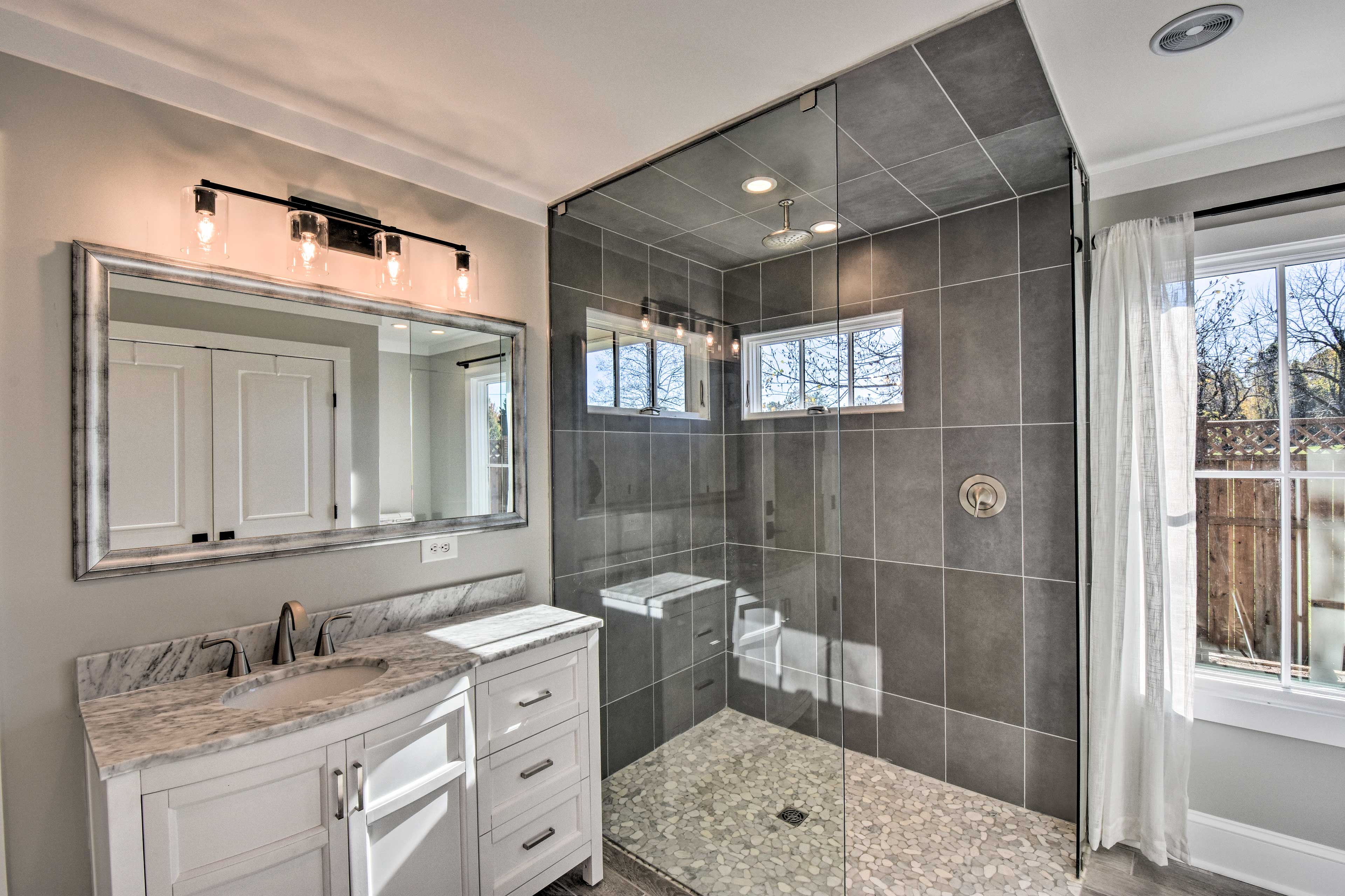Full Bathroom | Glass Roll-In Shower | Hair Dryer | Complimentary Toiletries