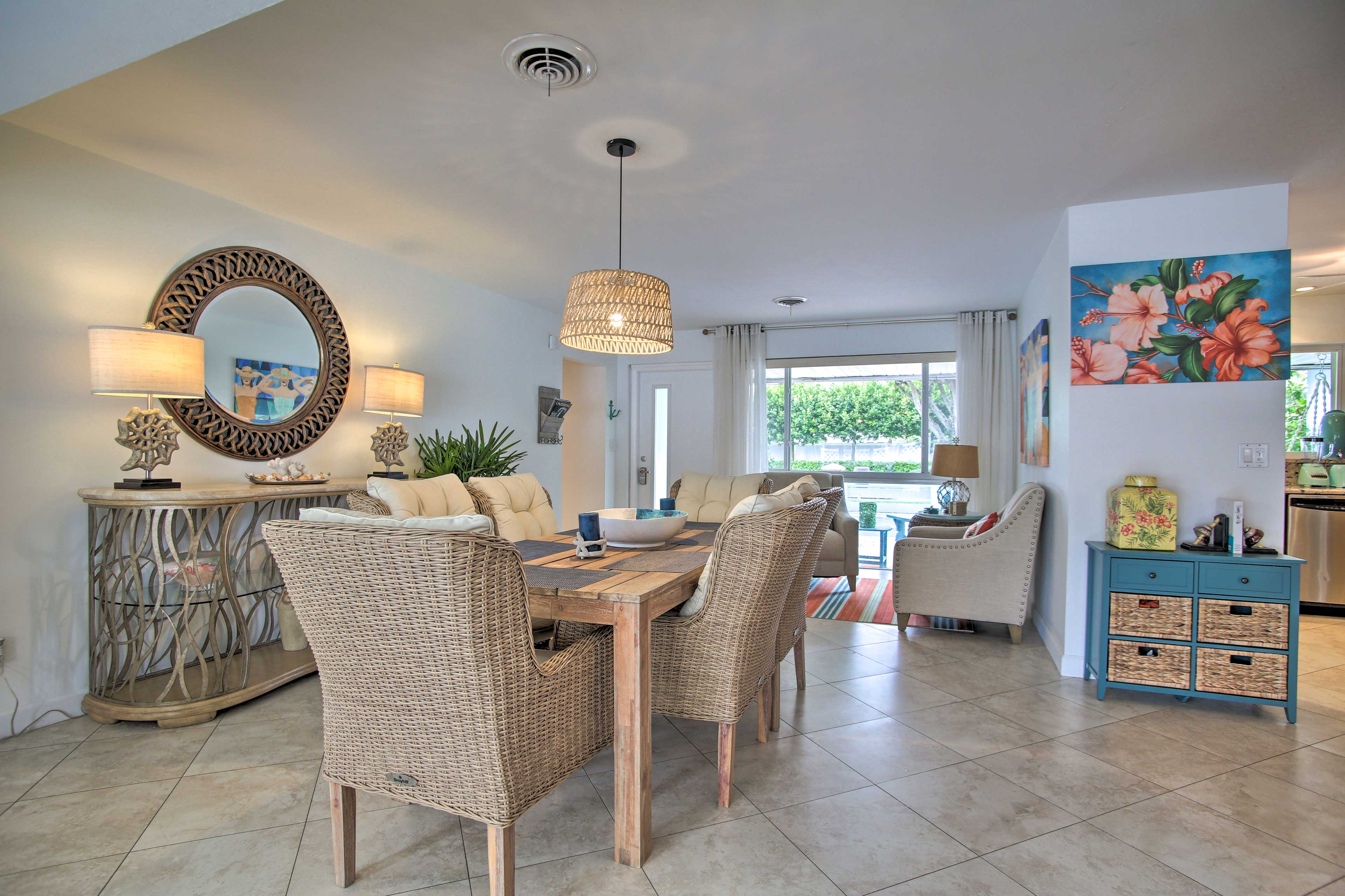 Dining Room | Dishware/Flatware Provided