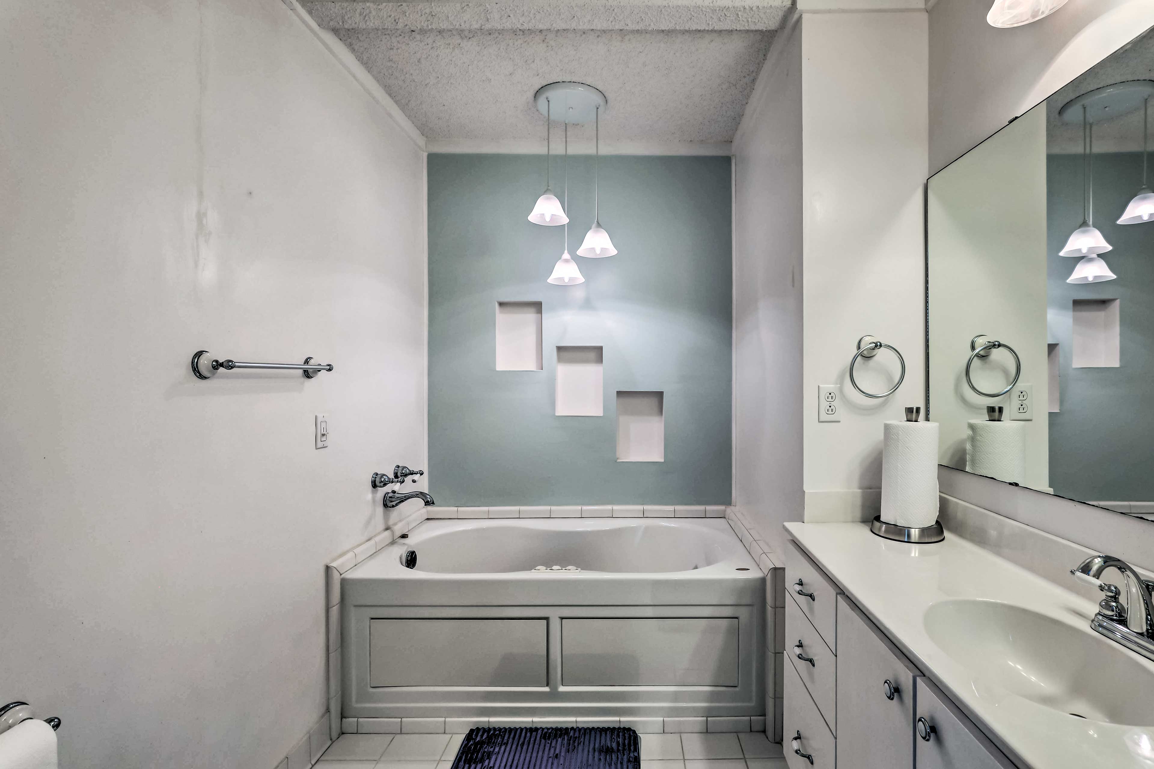 En-Suite Bathroom | 2nd Floor