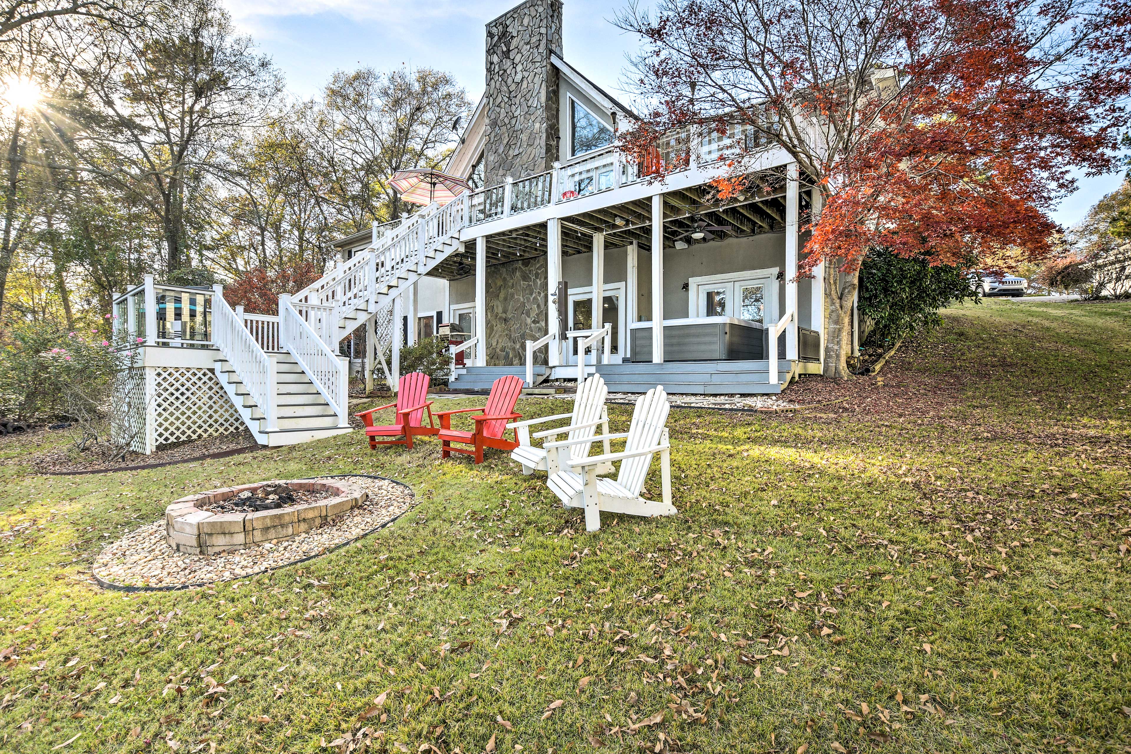 Lavonia Vacation Rental | 6BR | 5.5BA | Stairs Required | 3,900 Sq Ft