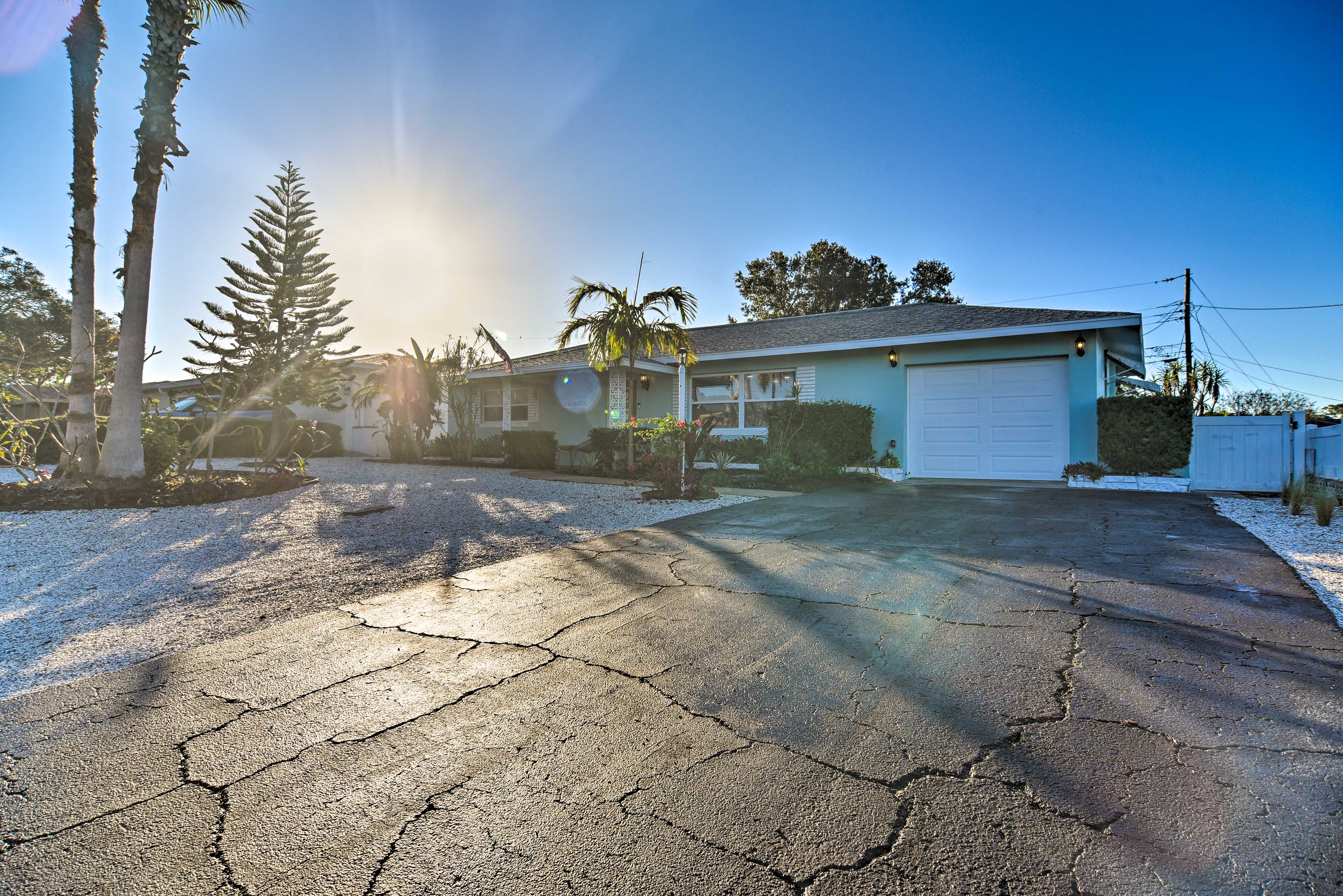 Parking | Driveway (3 Vehicles) | Garage (1 Vehicle)