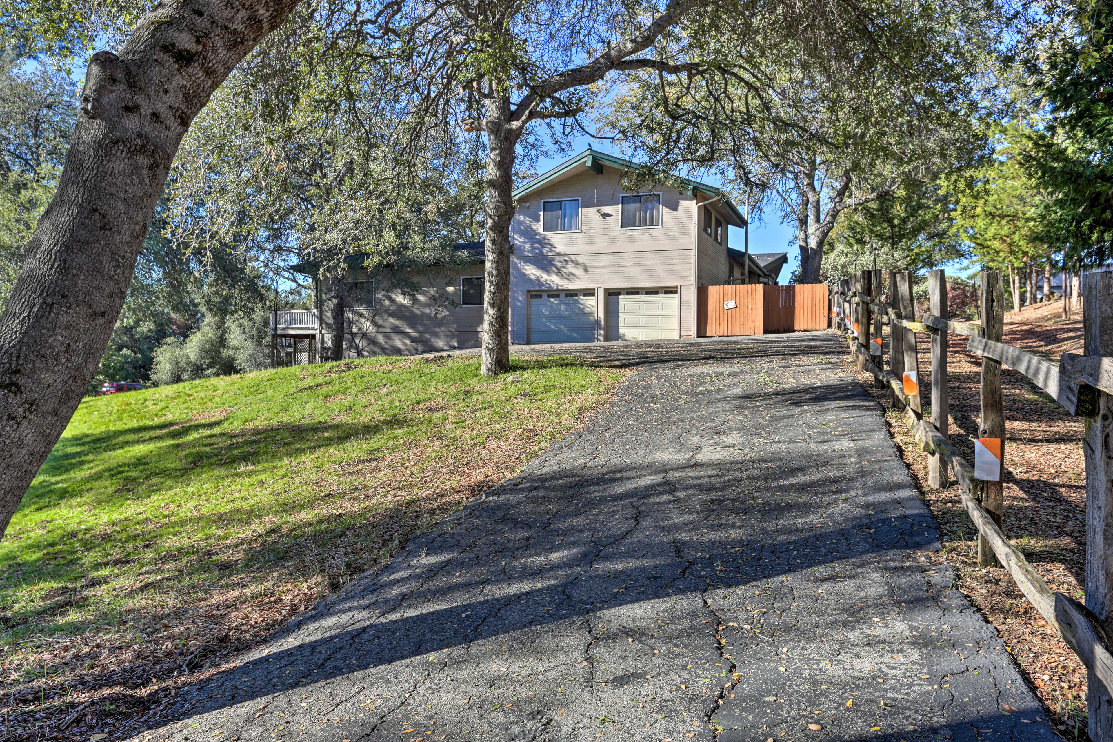 Property Exterior | Driveway Parking (8 Vehicles)