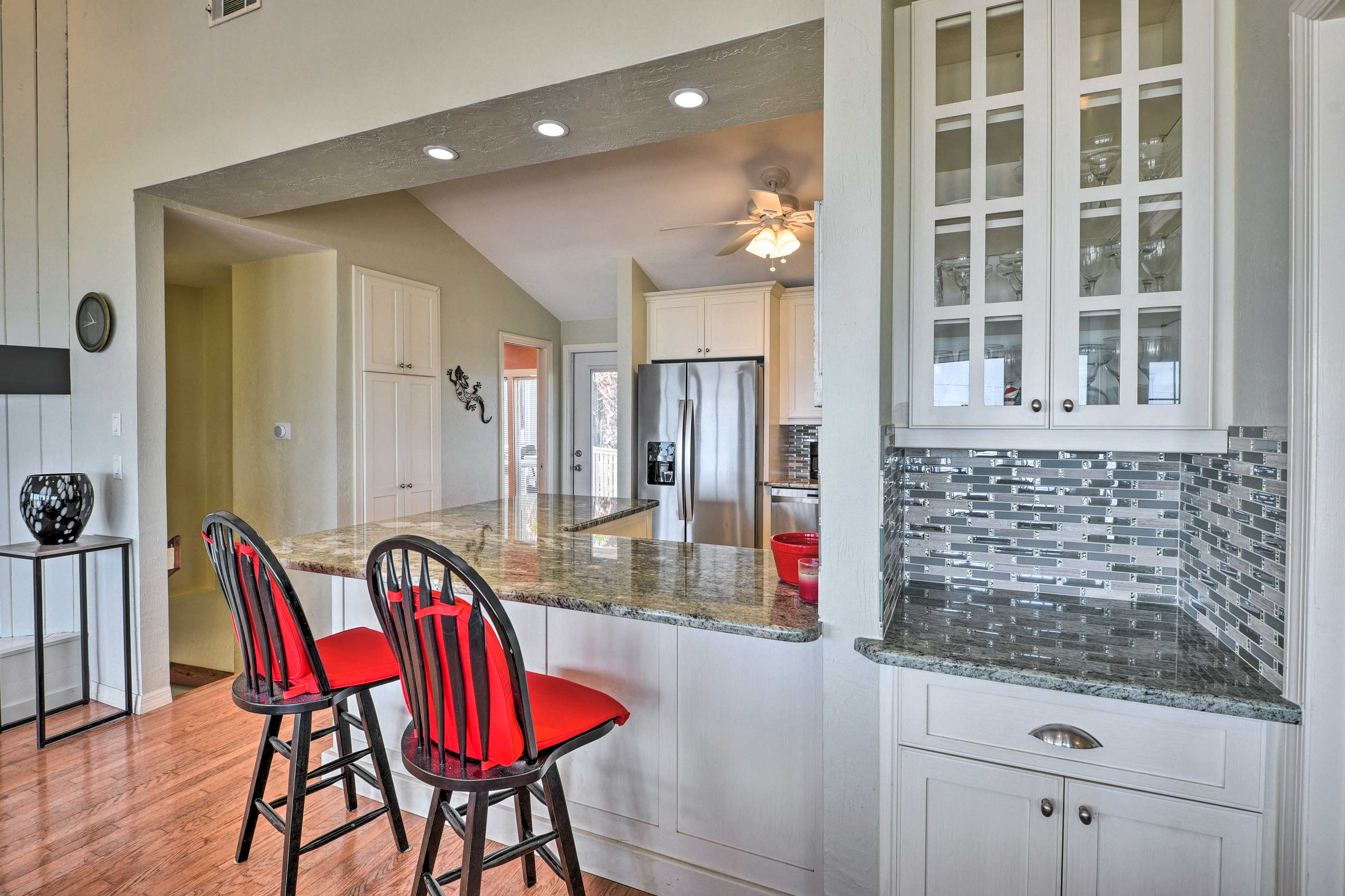 Kitchen | Breakfast Bar