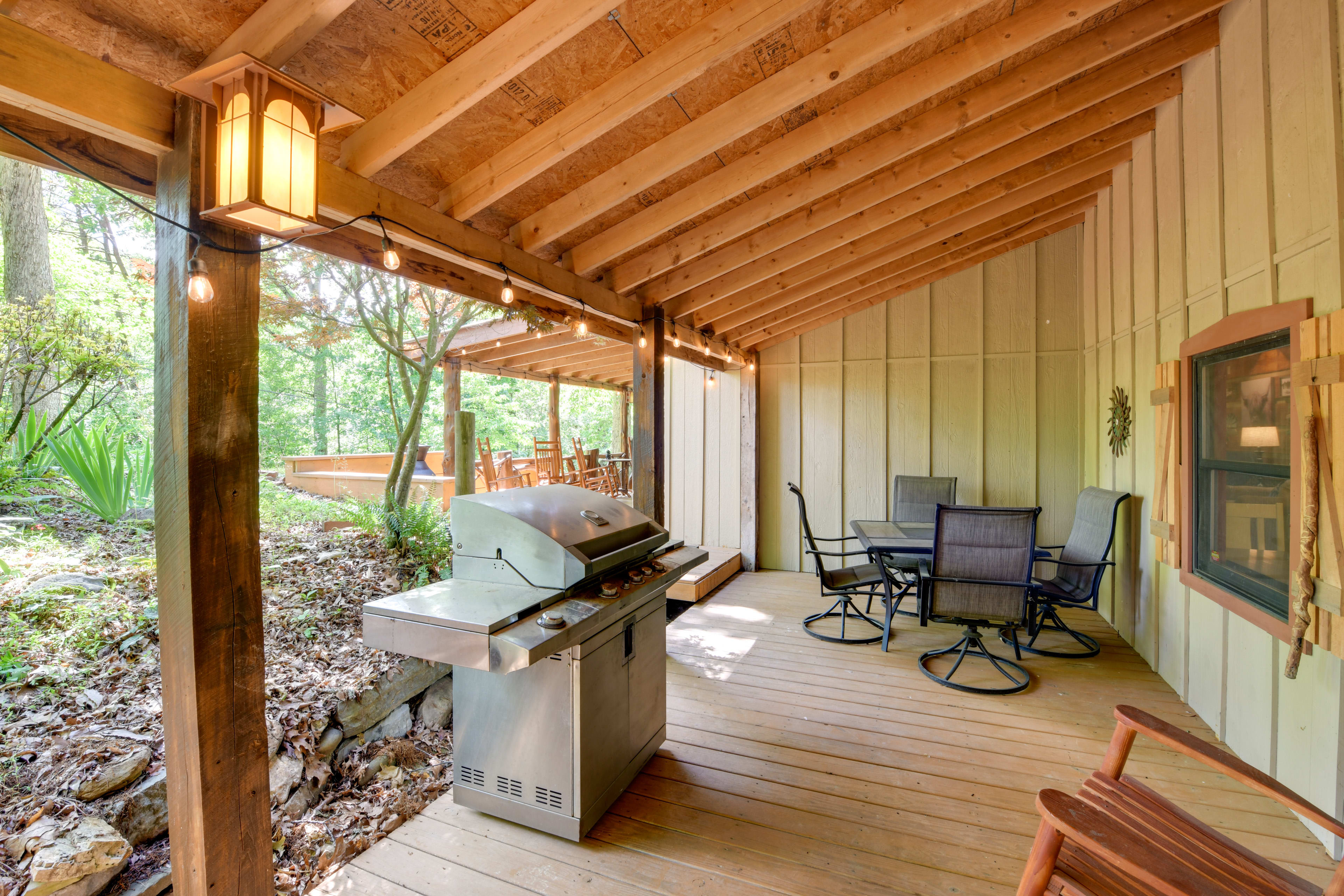 Covered Deck | Gas Grill | Outdoor Dining Table