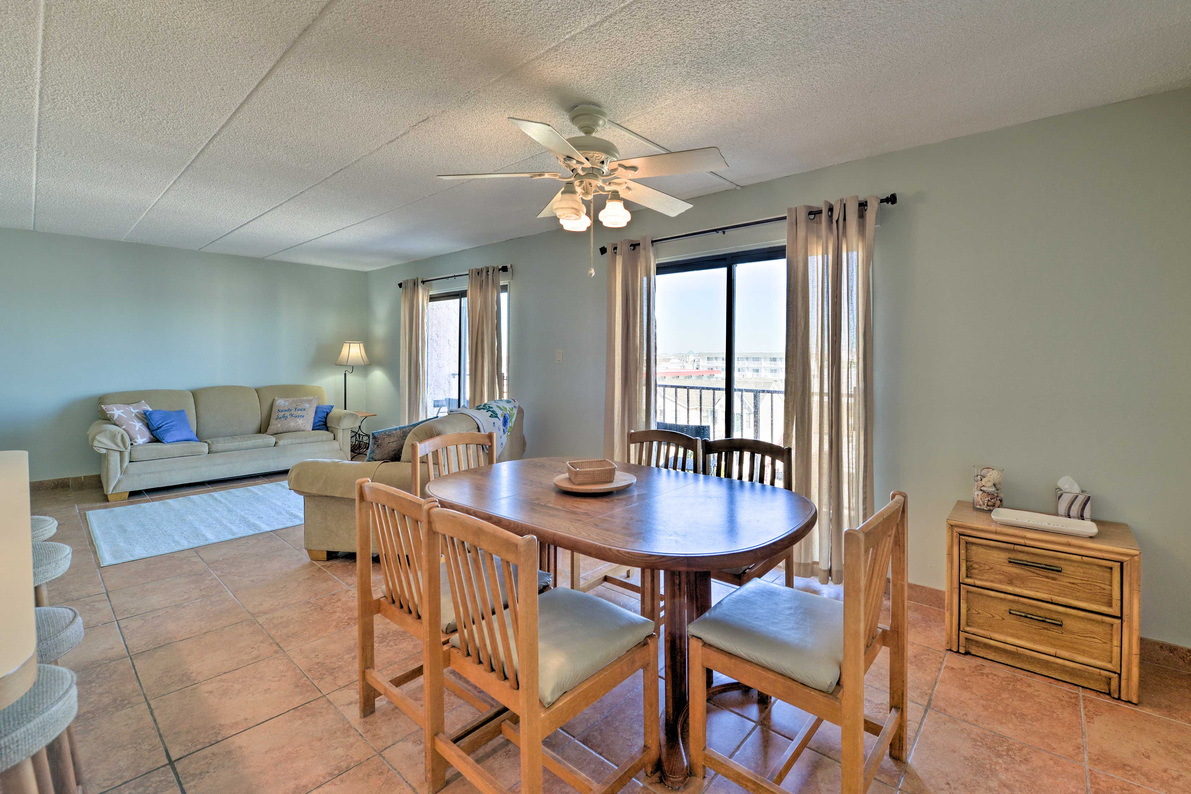 Dining Area | Open Floor Plan