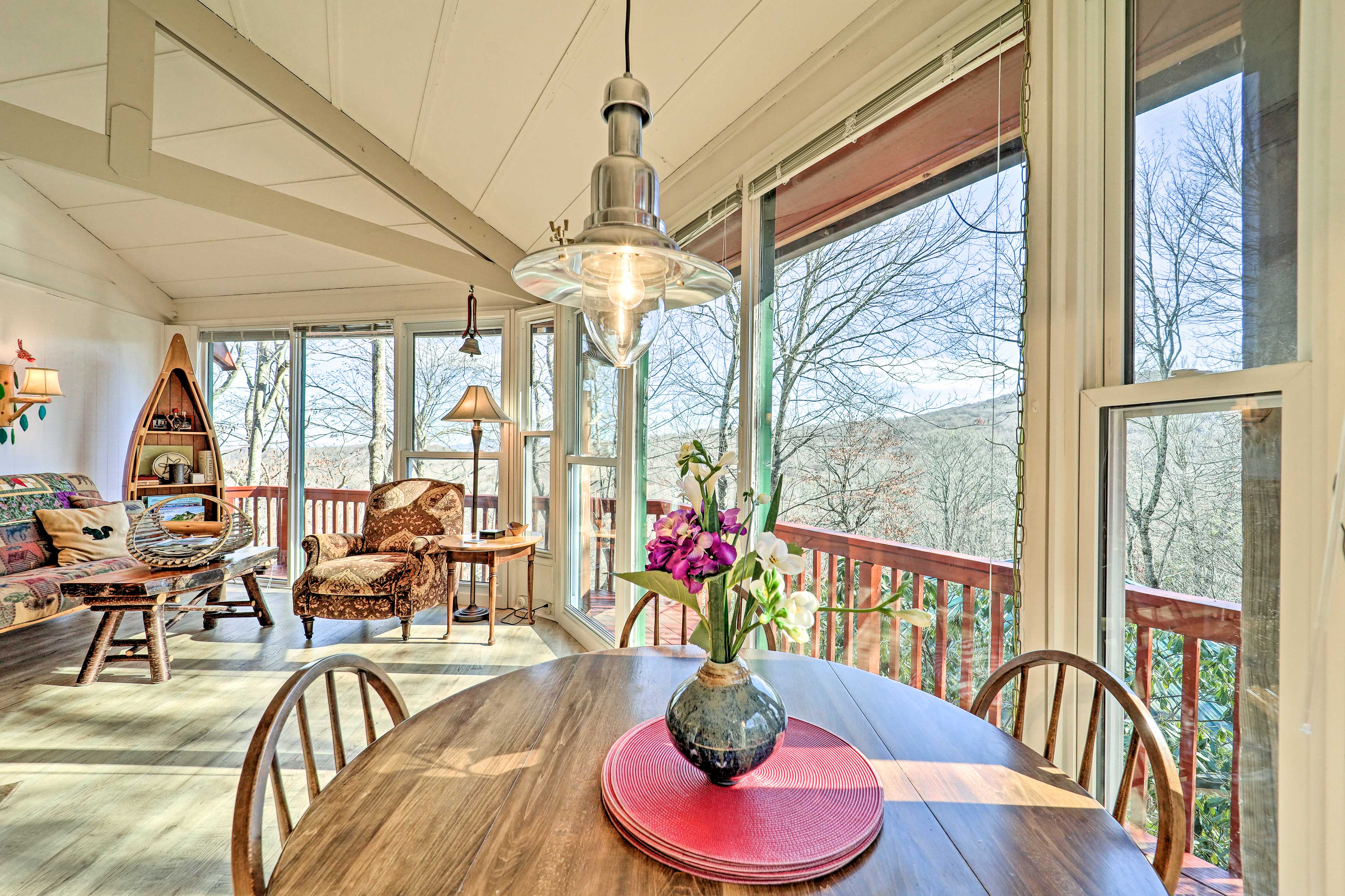 Dining Area | Dishware & Flatware Provided