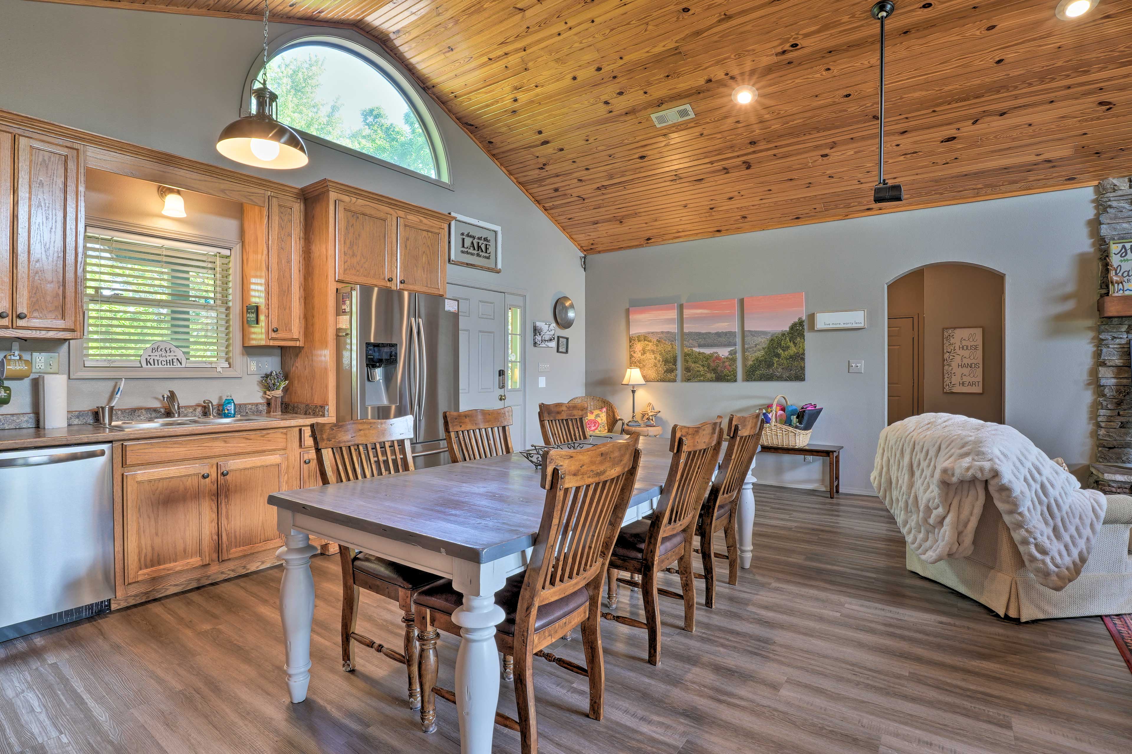 Dining Area | Dishware Provided