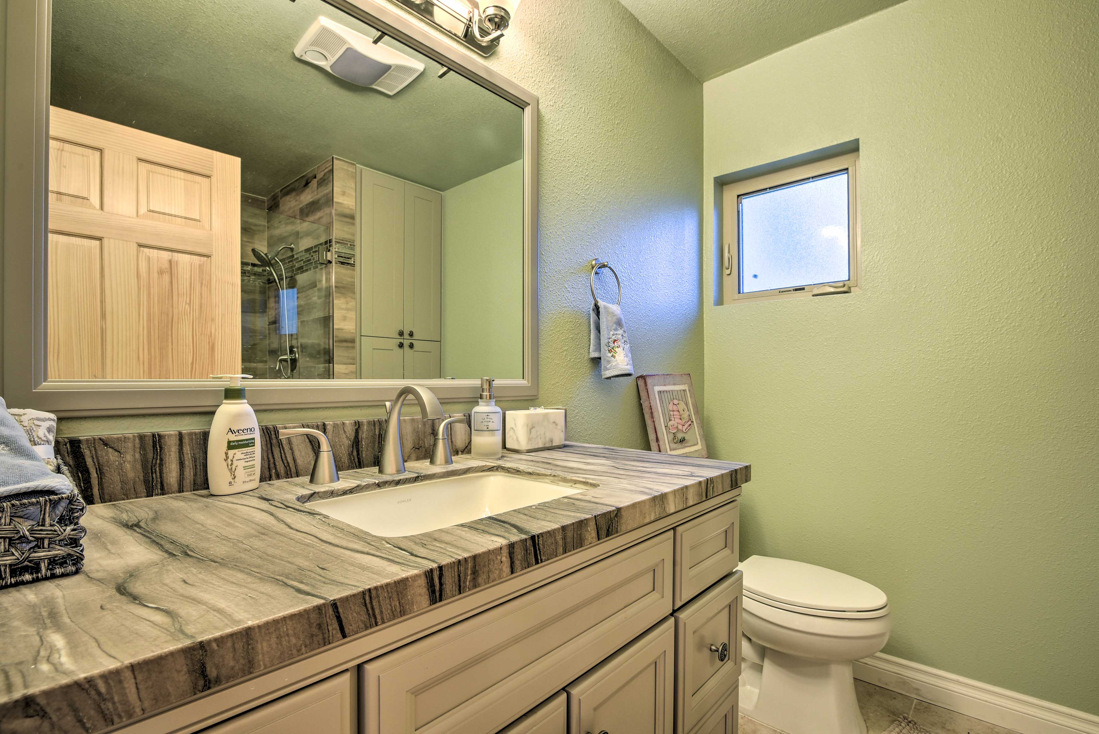 En-Suite Bathroom | Towels Provided