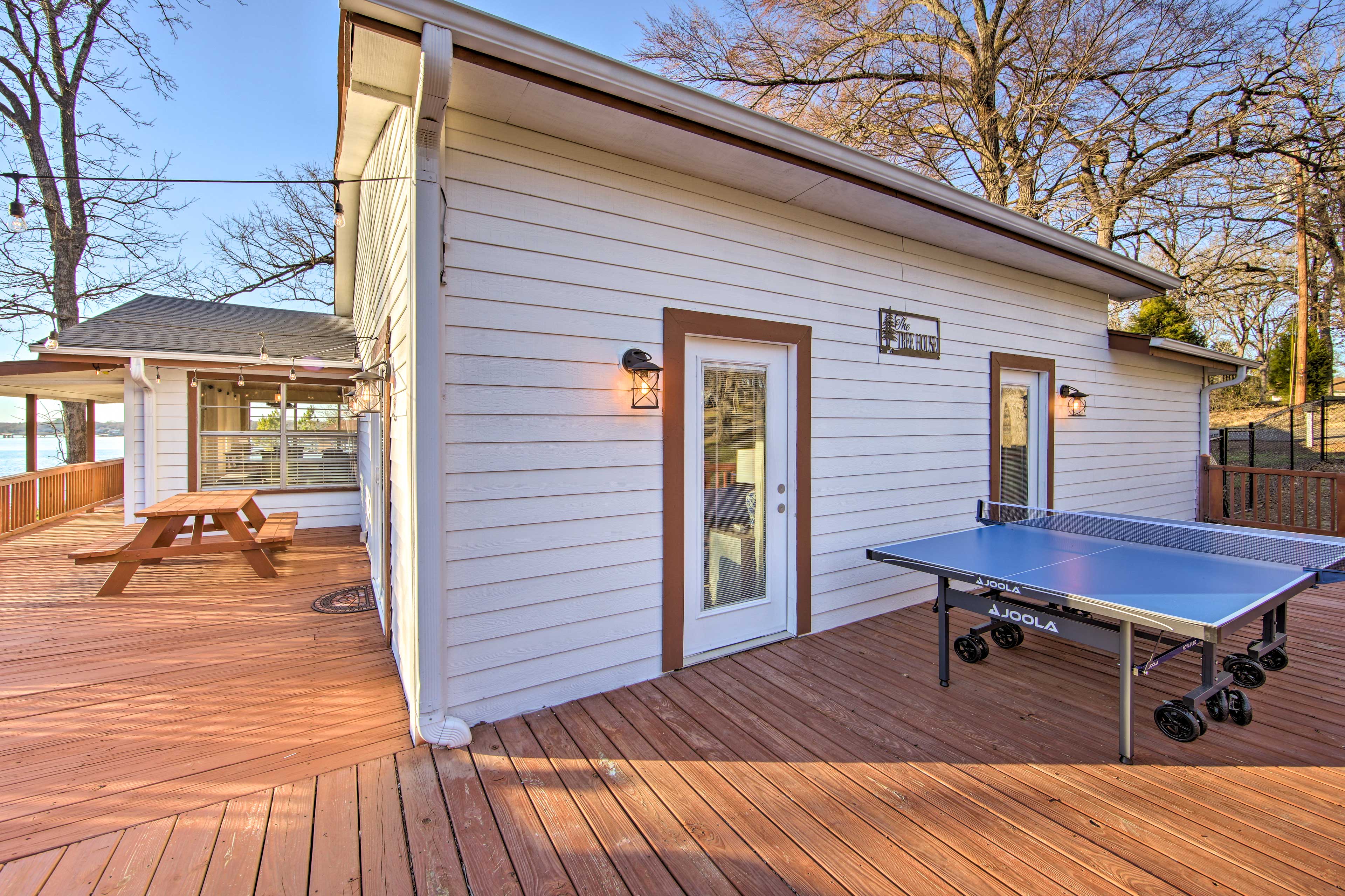 Private Deck | Ping Pong Table