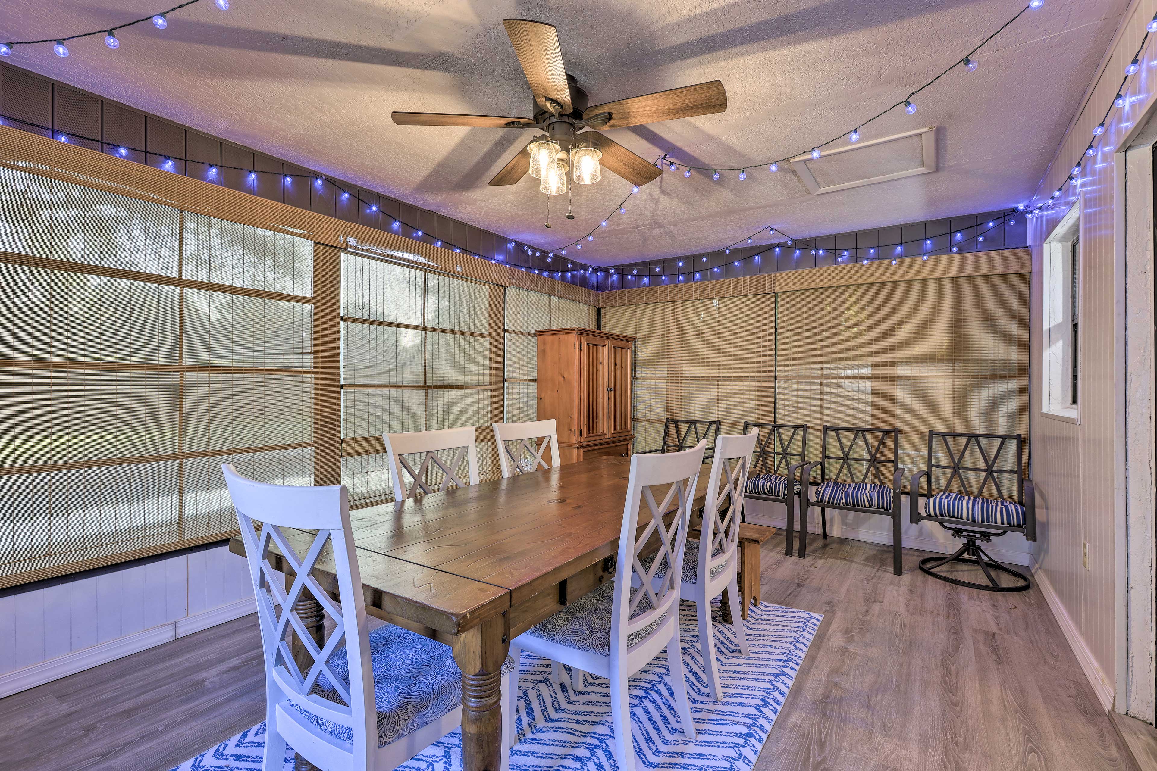 Sunroom & Dining Area | Dishware & Flatware Provided