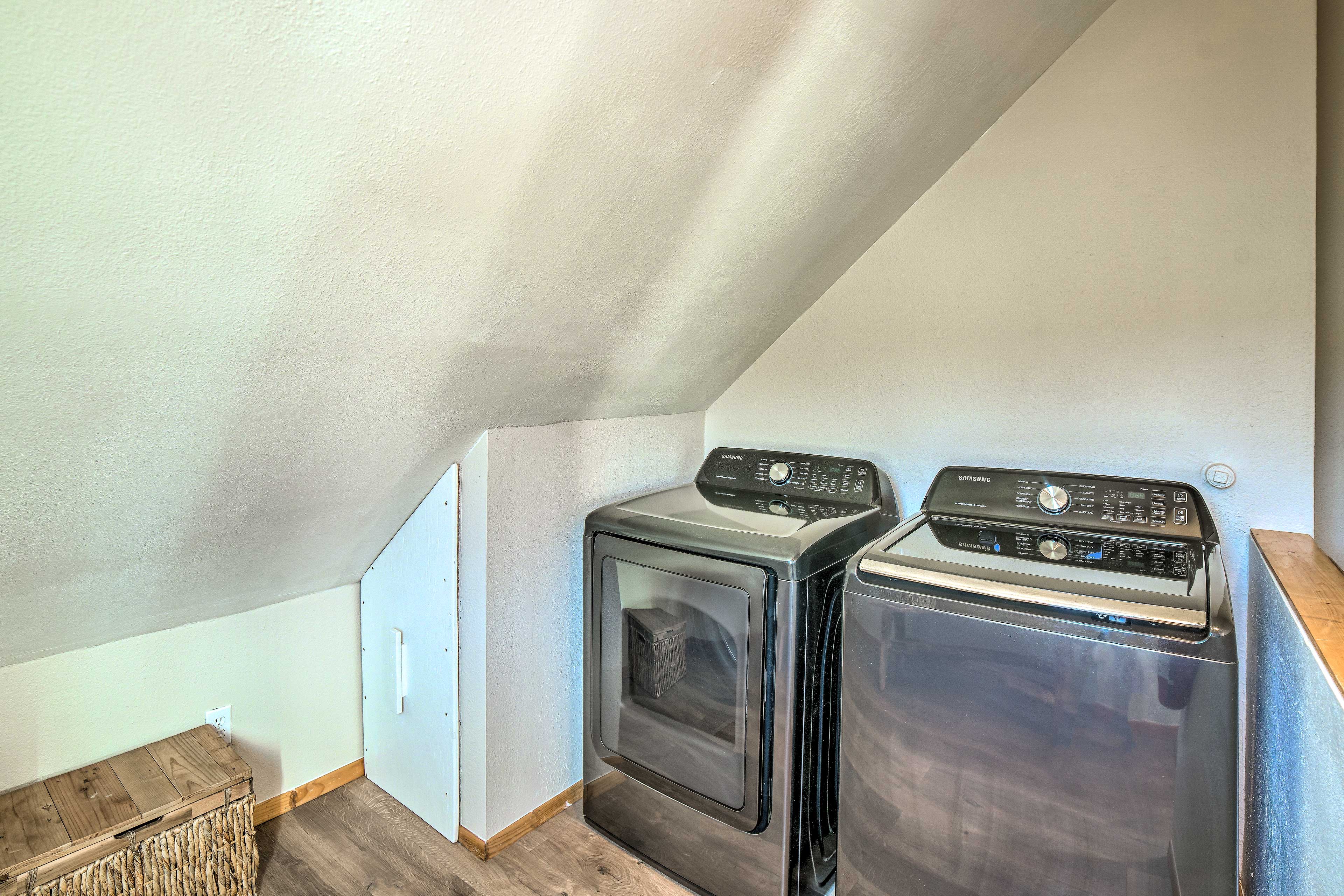 Laundry Room | Washer & Dryer