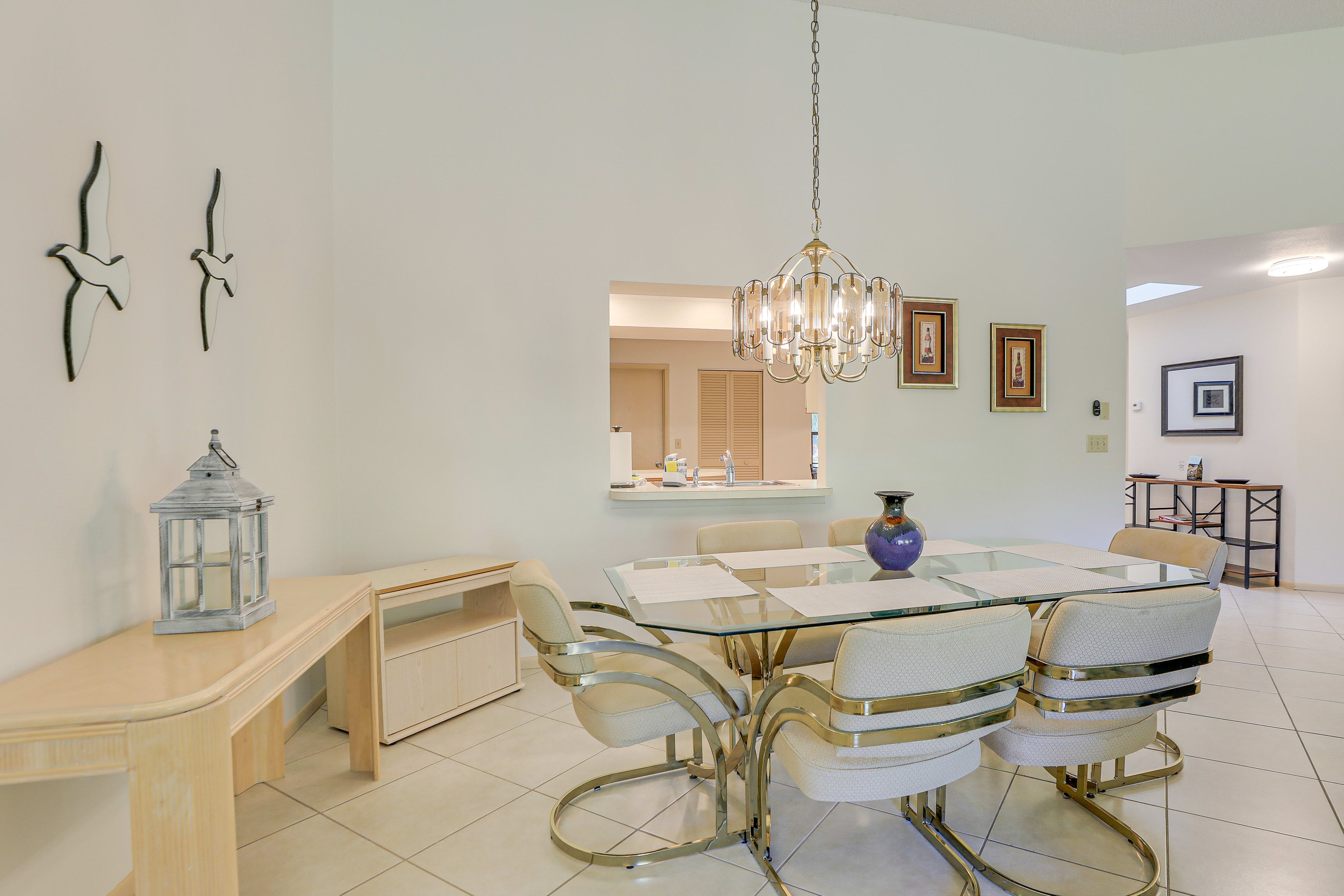 Dining Area | Dishes & Flatware Provided