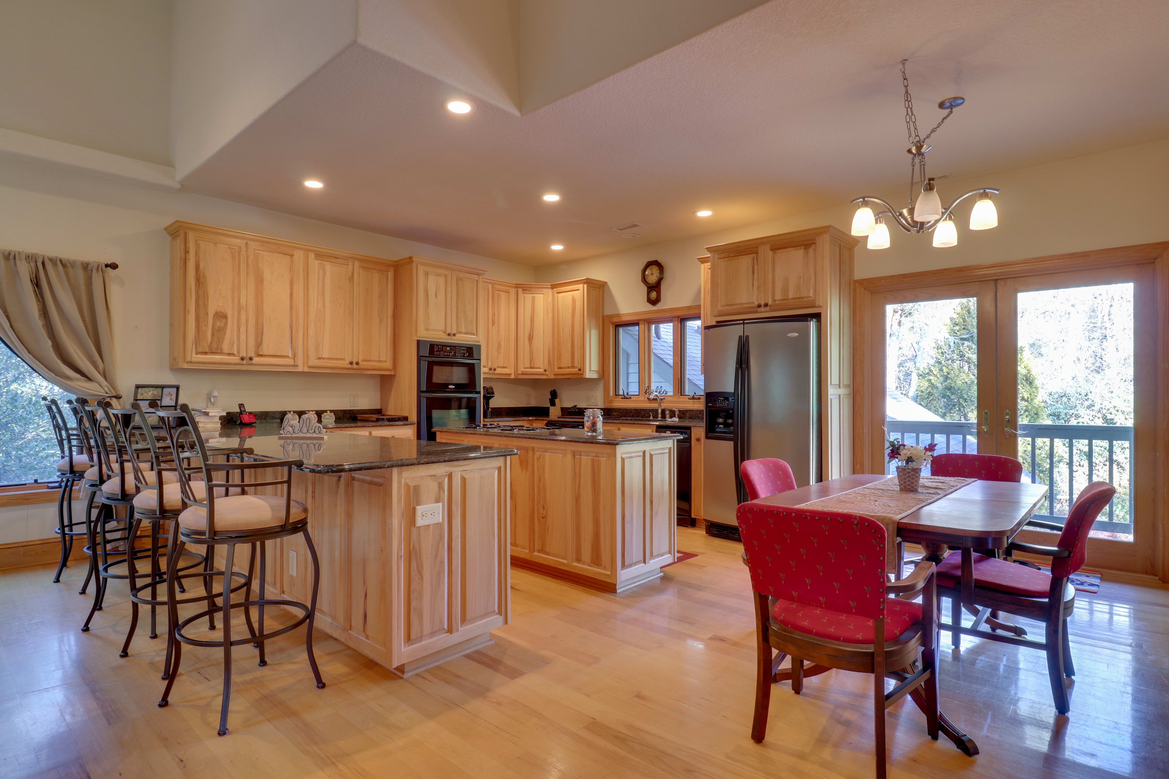 Dining Area | Deck Access | Dishware & Flatware