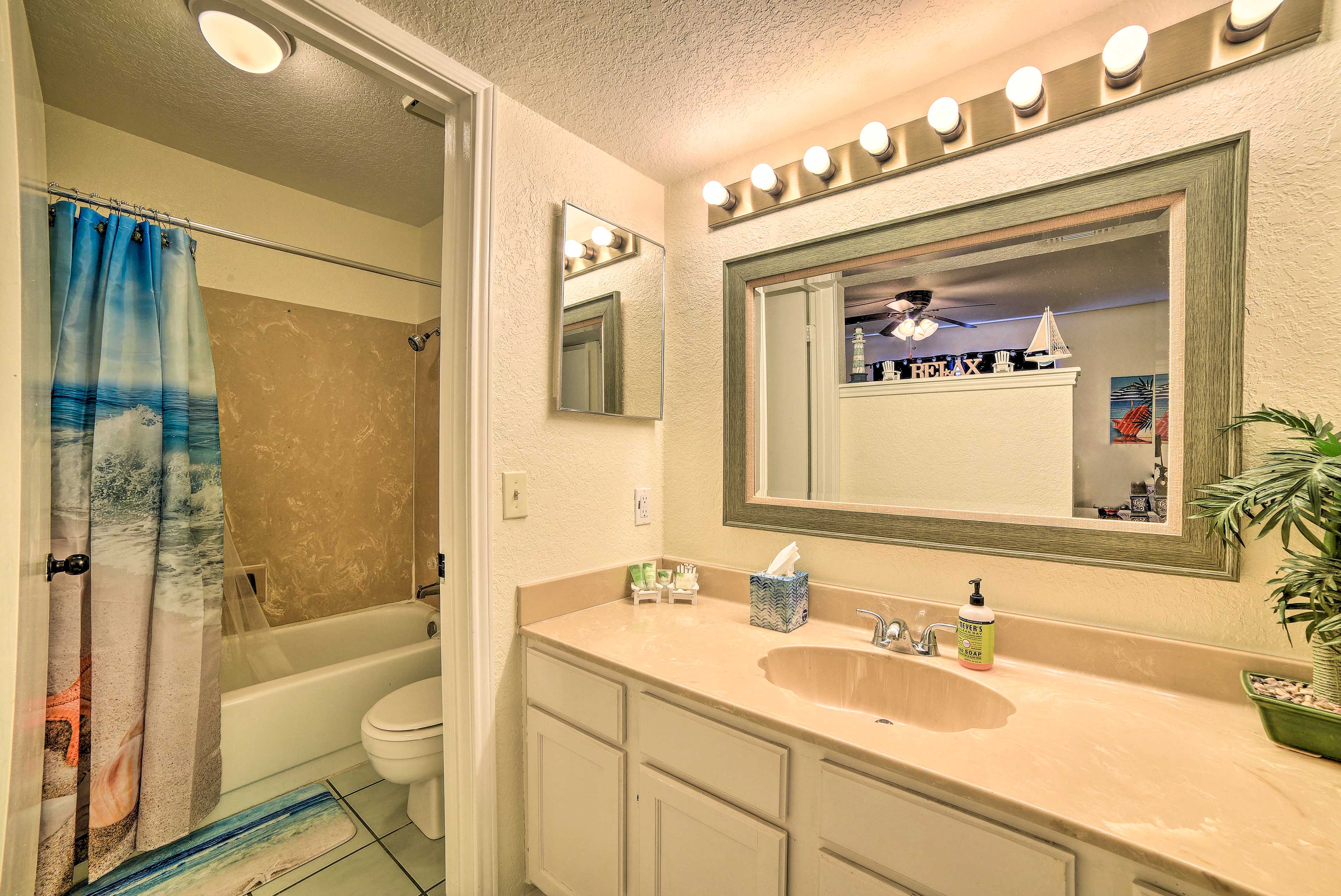 En-Suite Bathroom | Complimentary Toiletries | Hair Dryer | Towels Provided