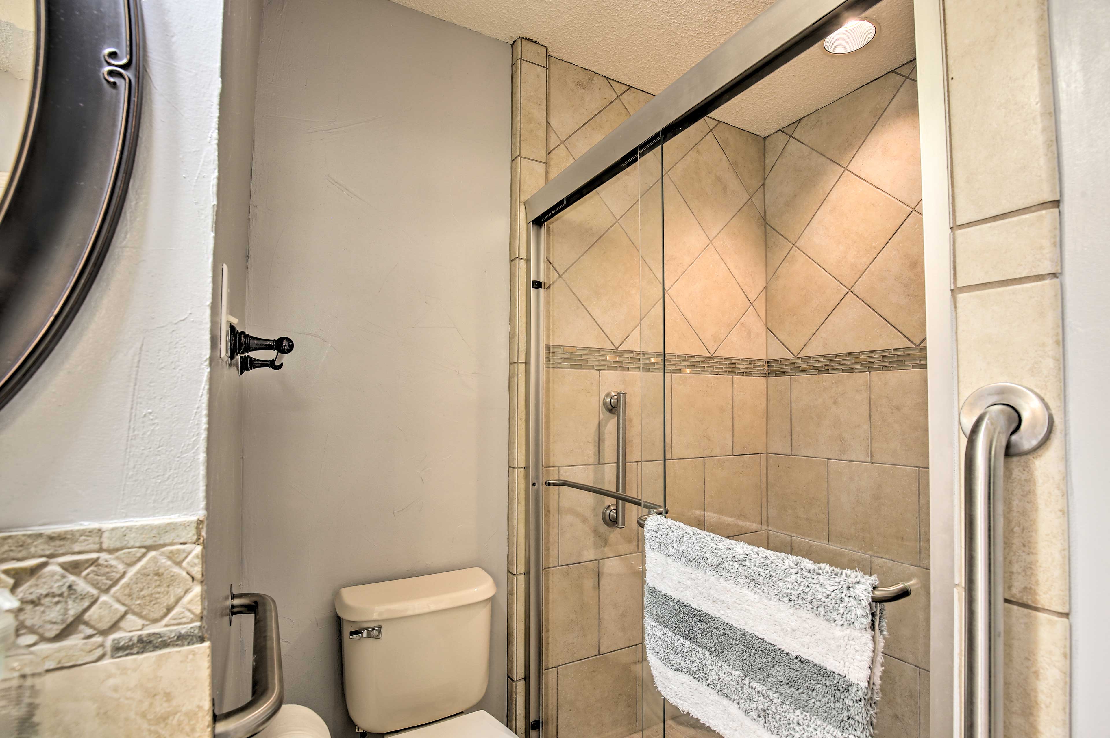 Full En-Suite Bathroom | Walk-In Shower