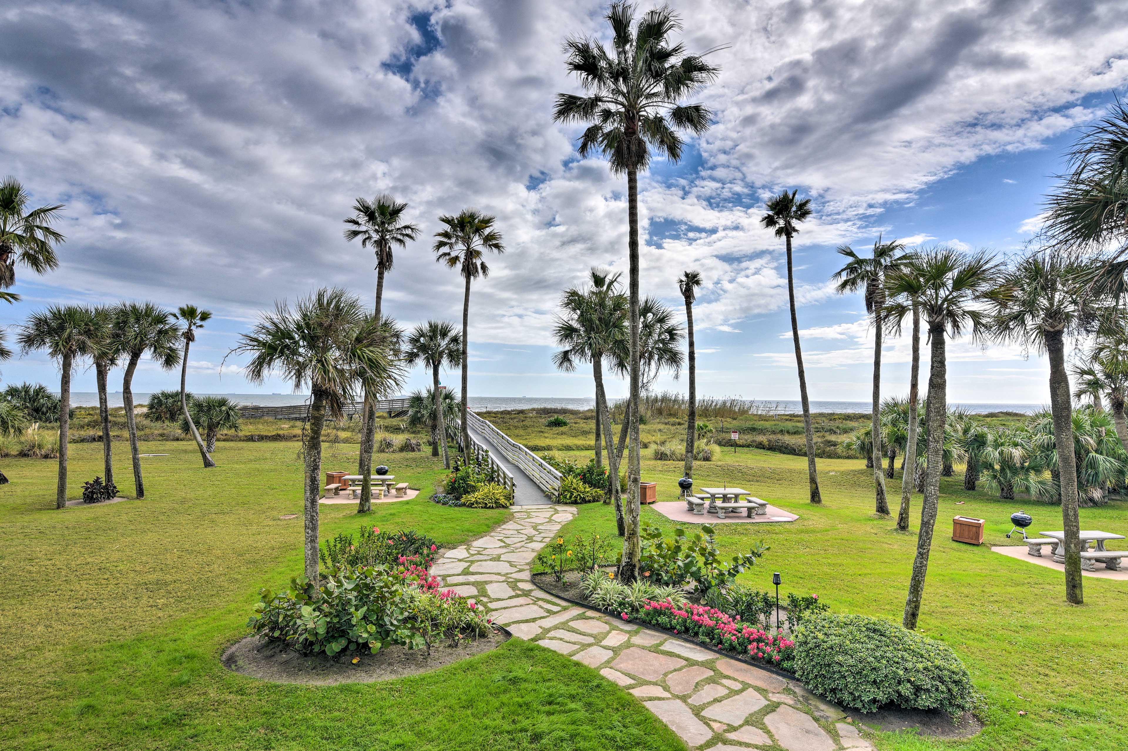 The Galvestonian Resort | Outdoor Seating | Beach Umbrellas