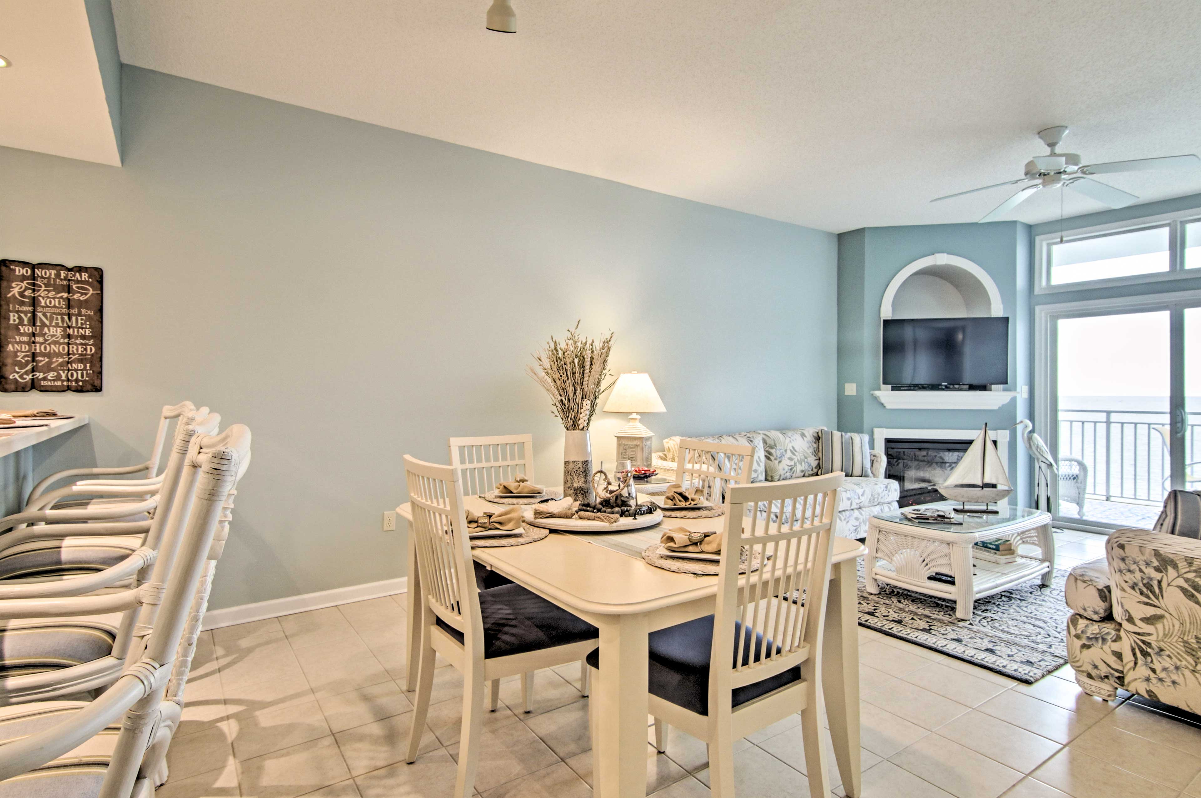 Dining Area | Dishware & Flatware Provided