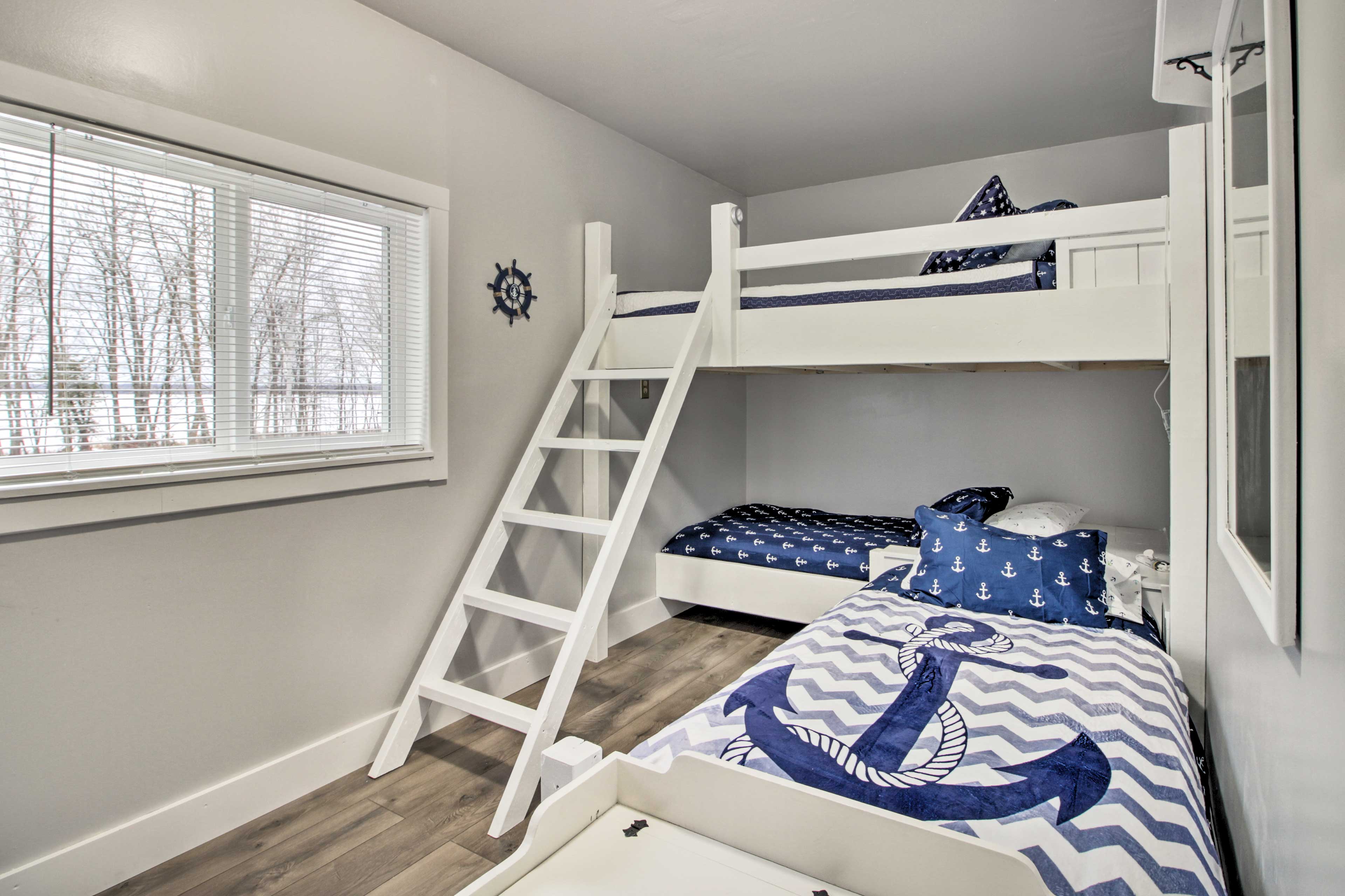 Bedroom 3 (Bunk House) | Twin/Queen Bunk Bed | Queen/Twin Bunk Bed | Twin Bed