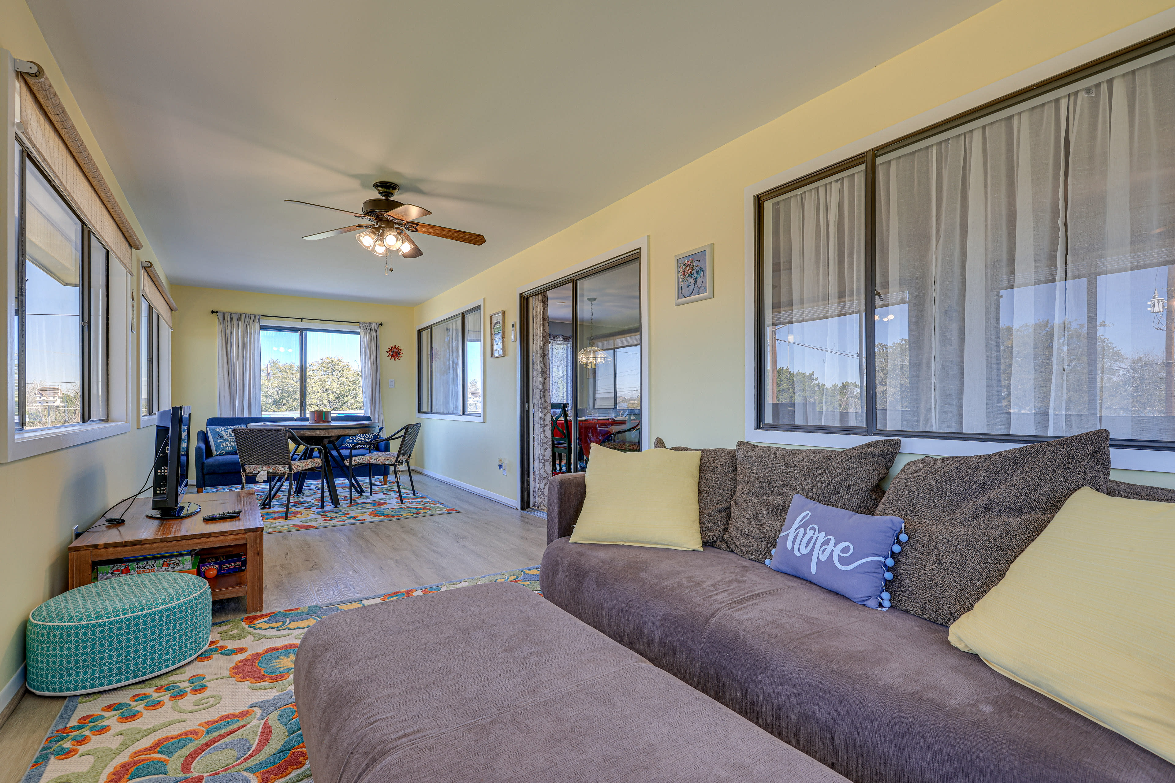 Sunroom | Flat-Screen TV | Board Games | Twin Futon