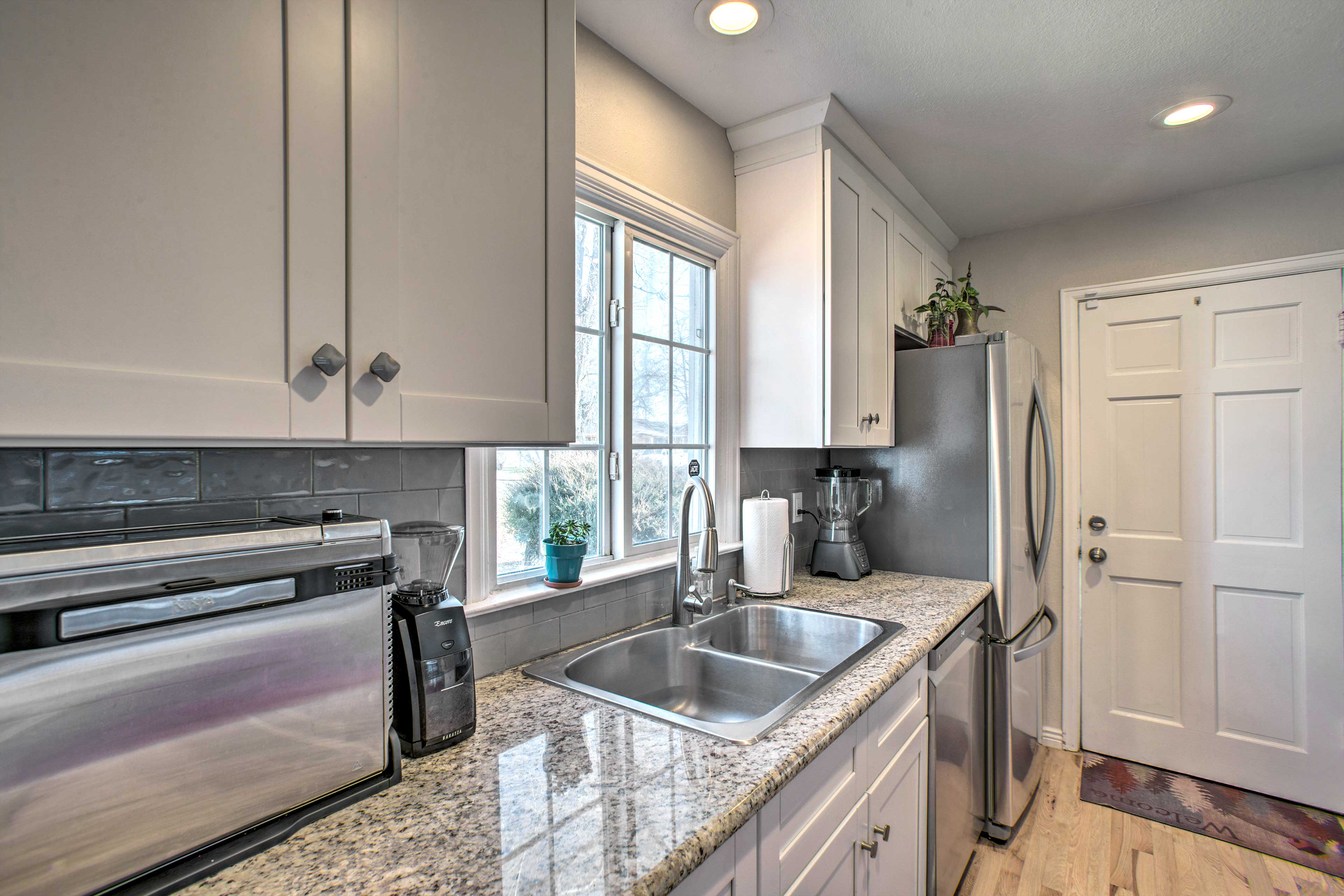 Kitchen | Fully Equipped w/ Cooking Basics