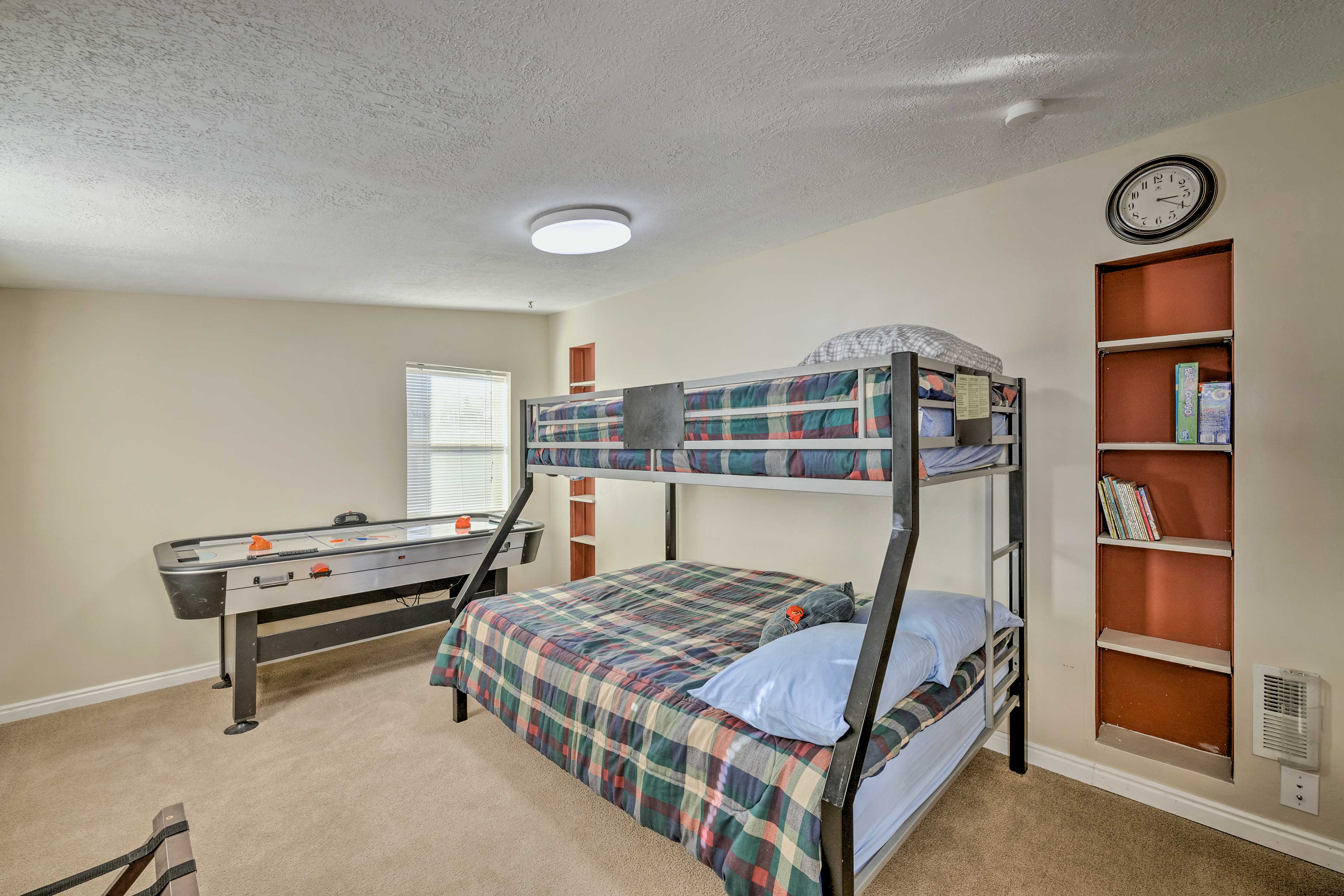 Bedroom 3 | Twin/Full Bunk Bed