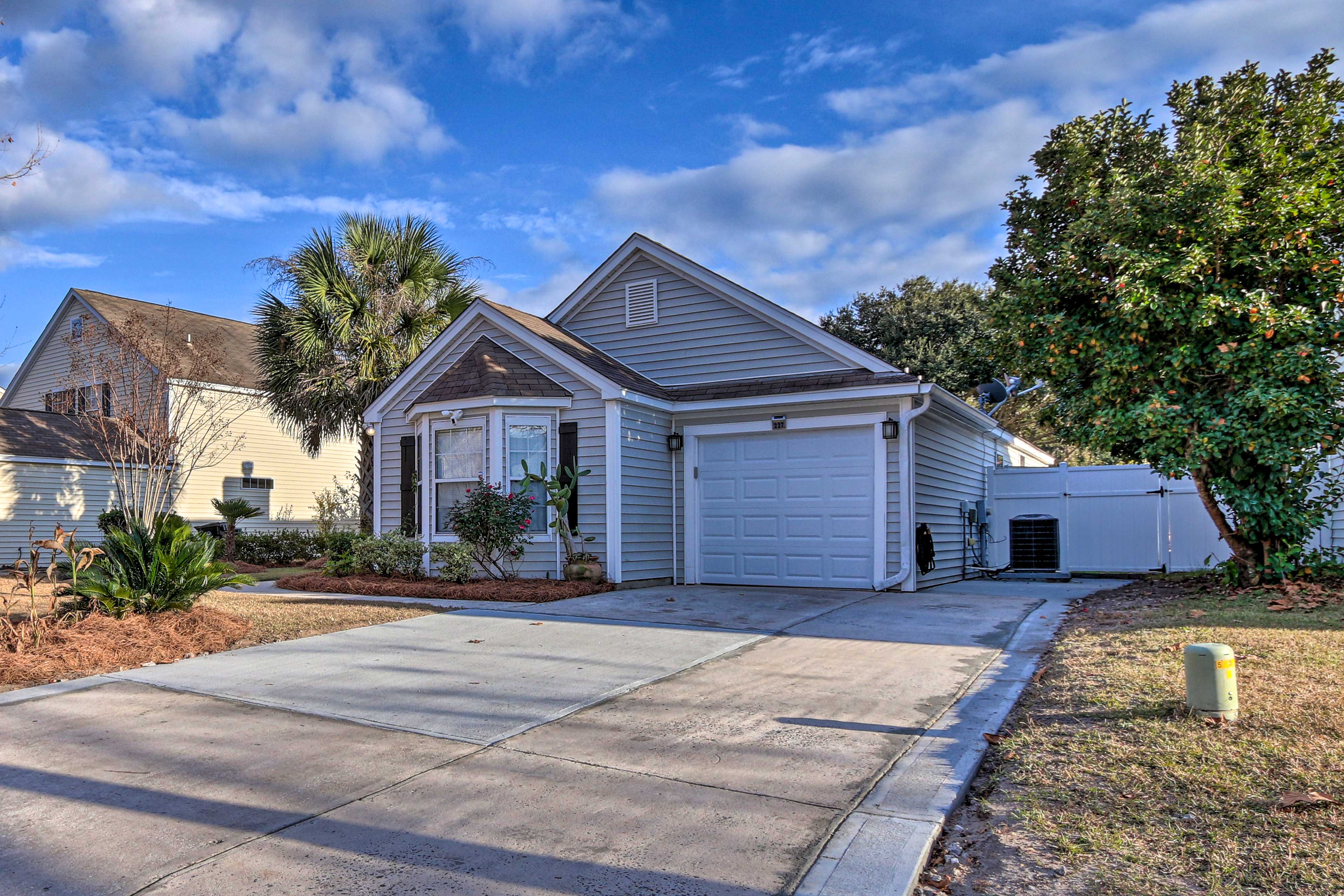 Exterior | Driveway Parking (4 Vehicles) | Garage Parking (1 Vehicle)