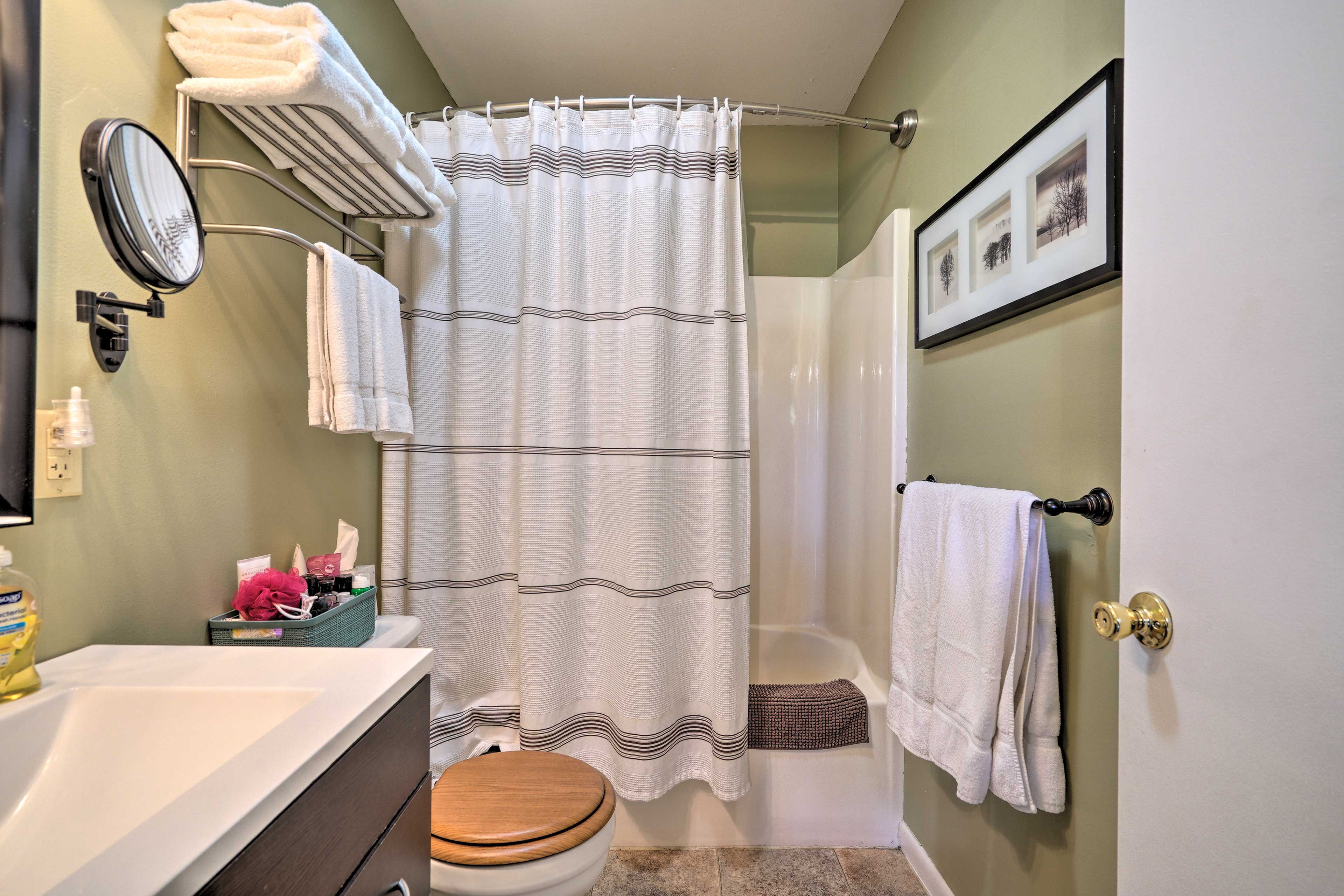 Full Bathroom | Grab Rail in Bath