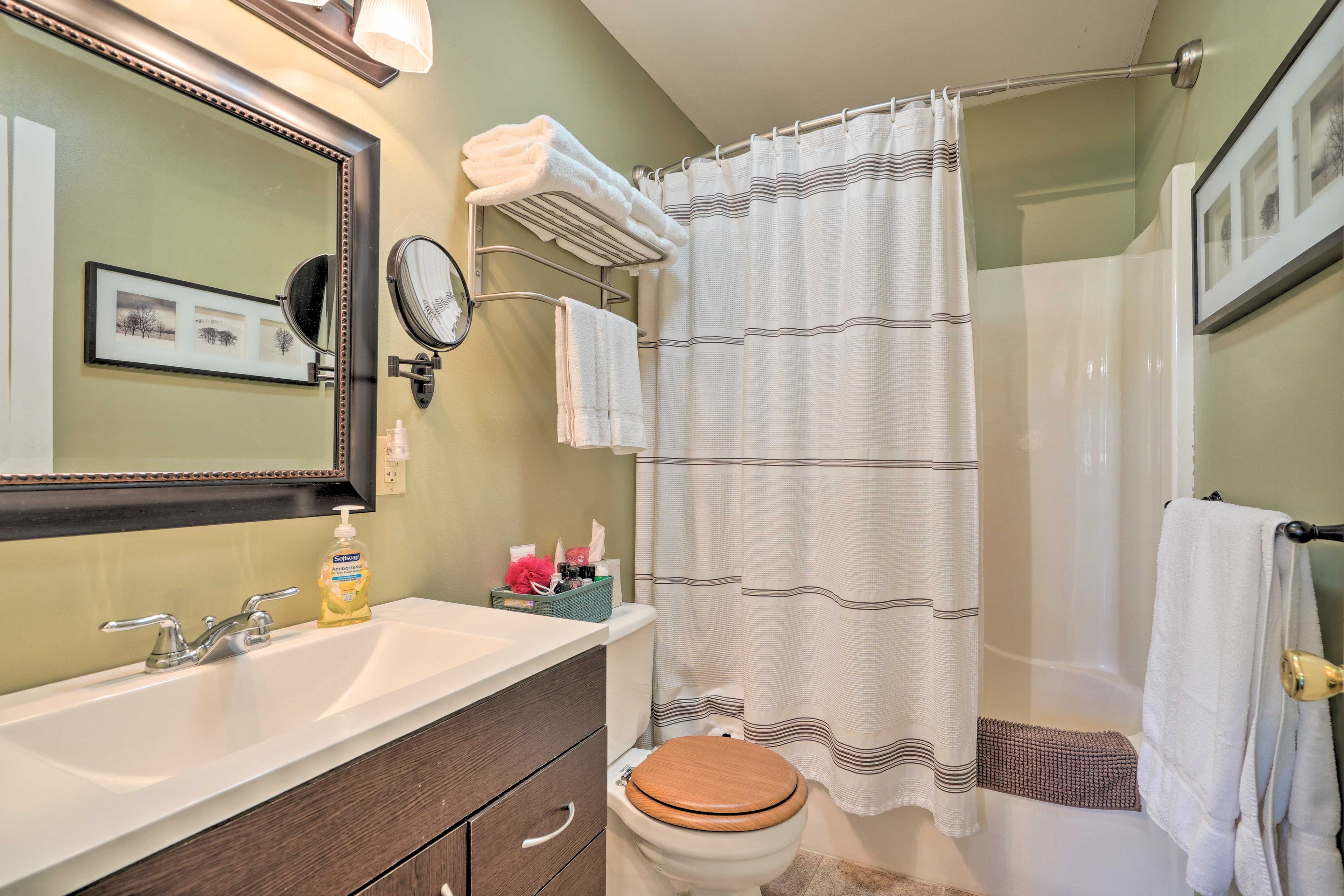 Full Bathroom | Complimentary Toiletries | Hair Dryer | Towels Provided