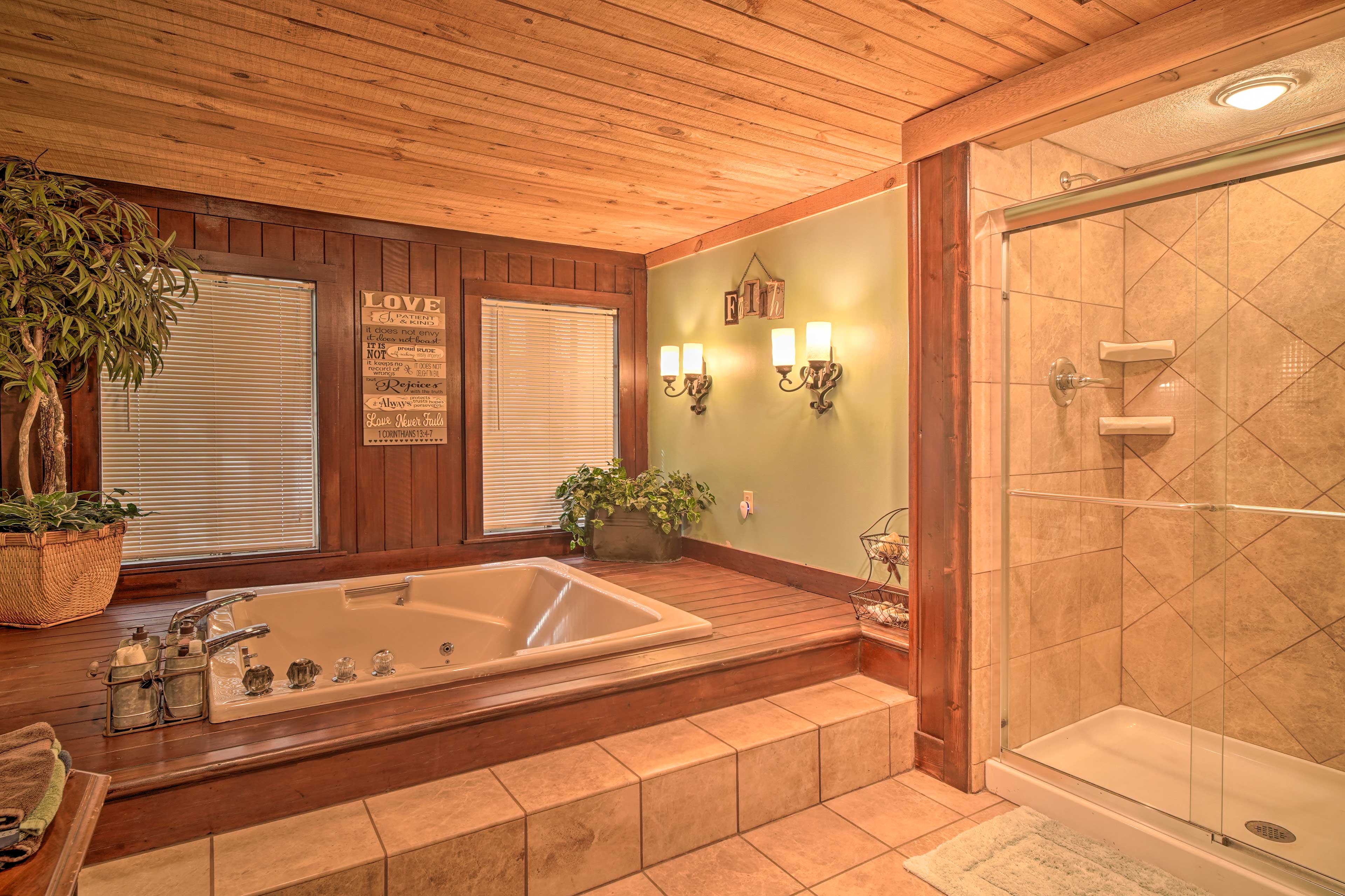 Full Bathroom | Walk-In Shower | Jetted Tub