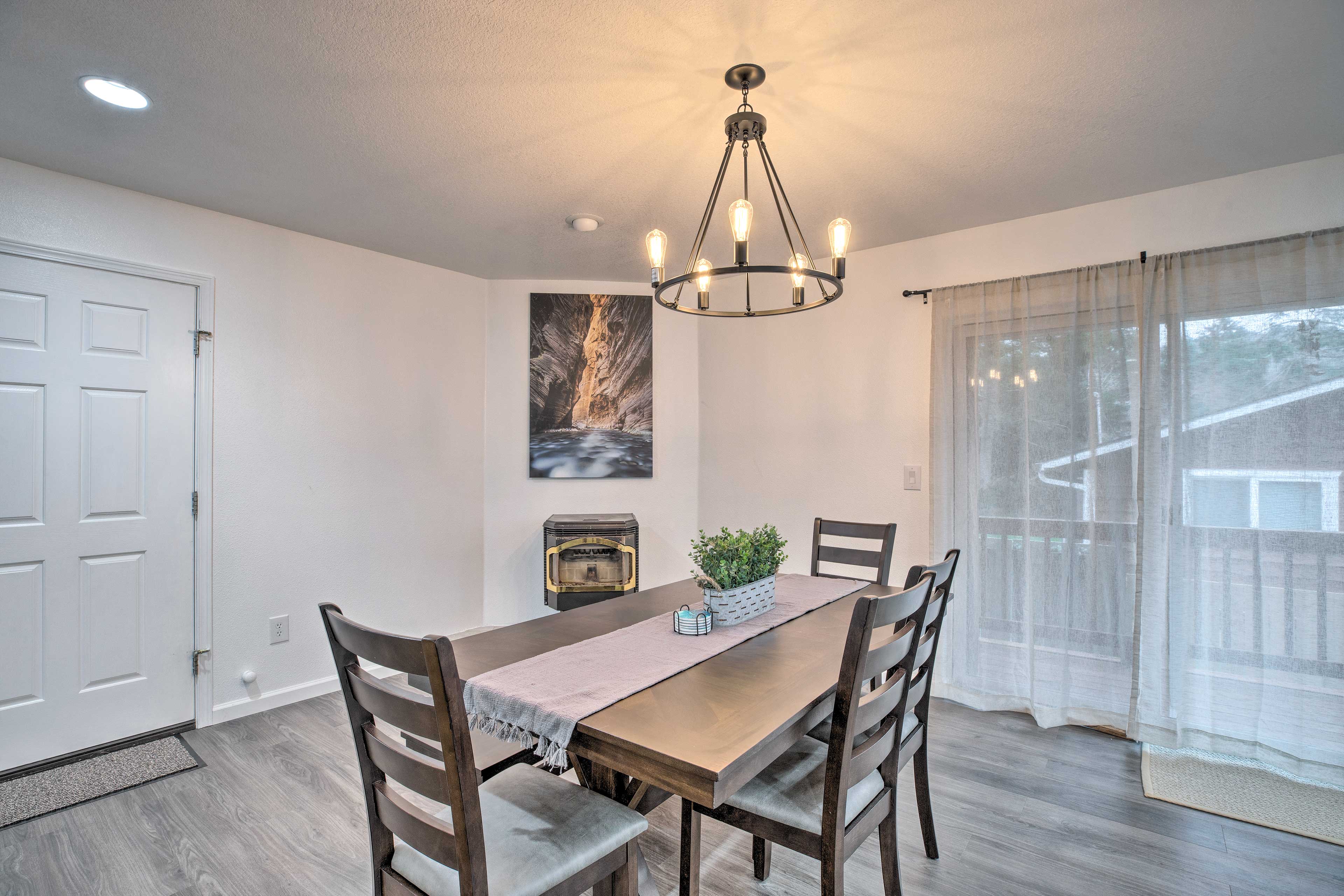 Dining Area | Fireplace