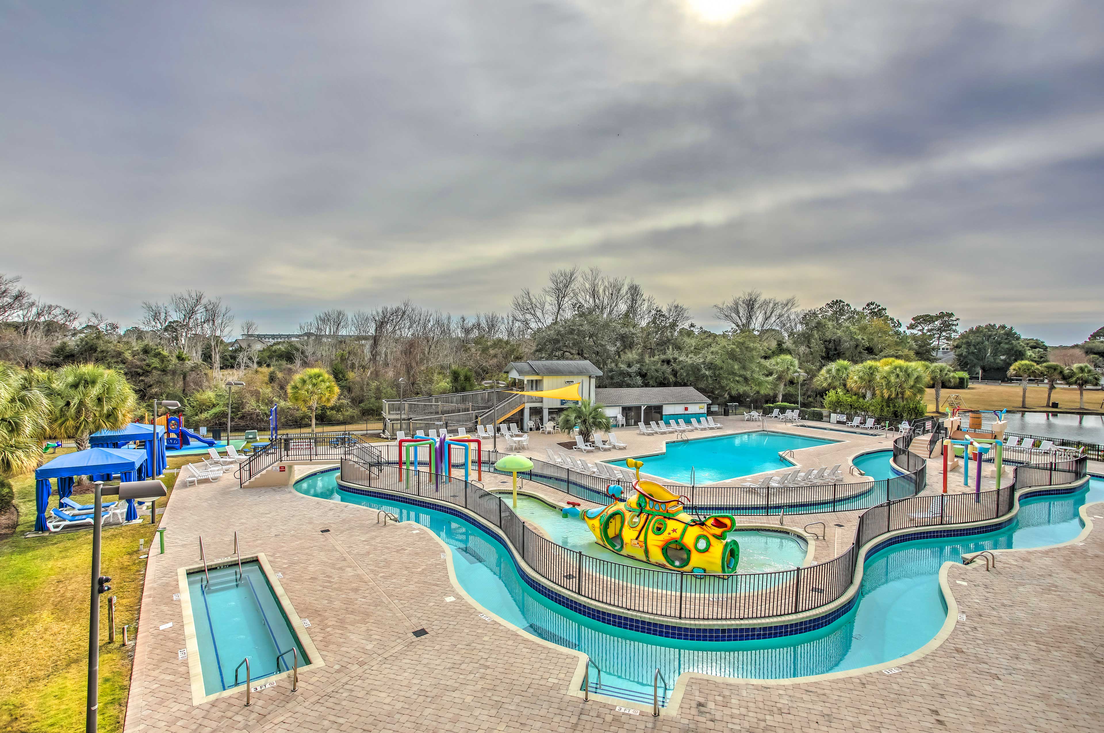 Community Pool & Lazy River