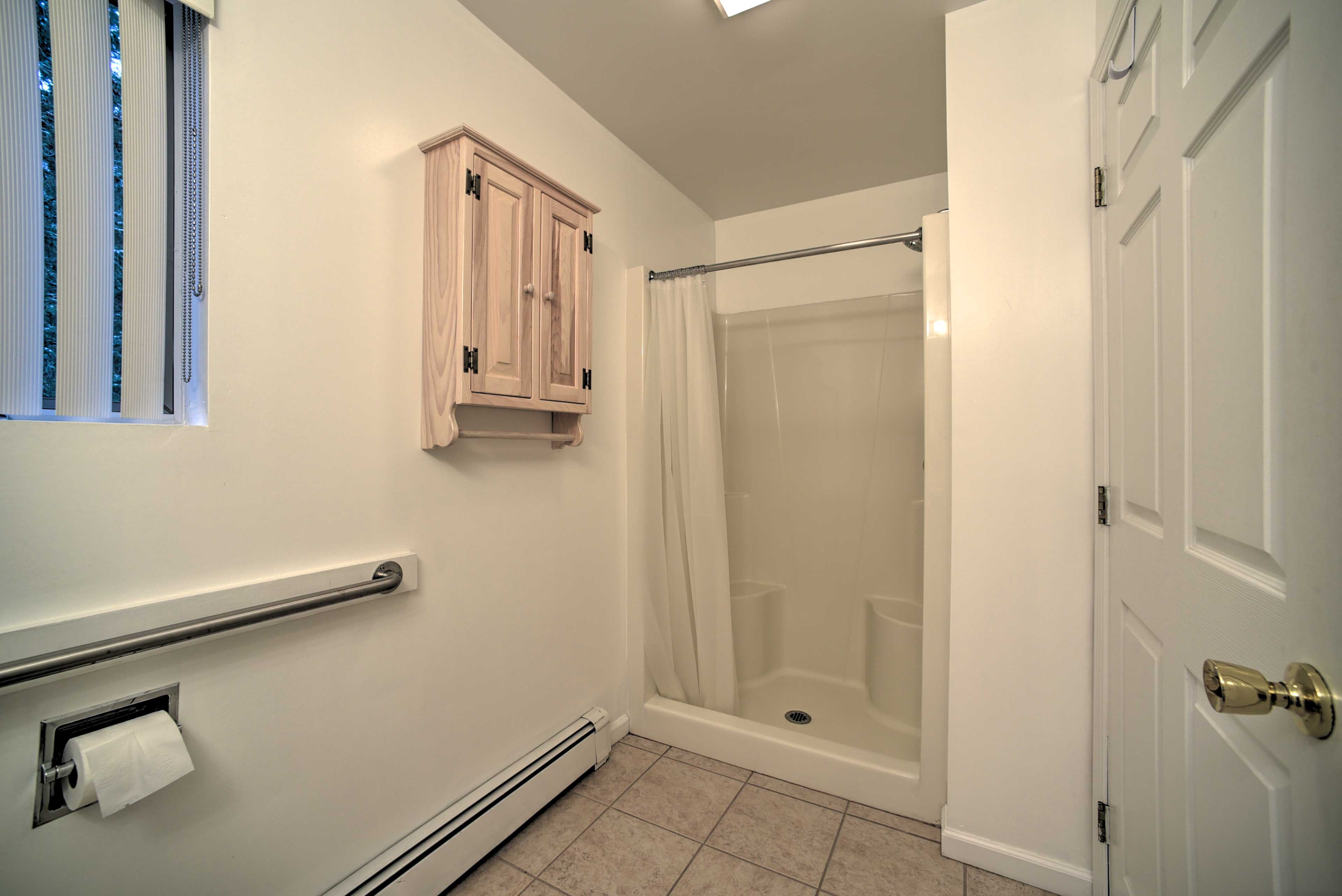 Full Bathroom | Linens/Towels Provided