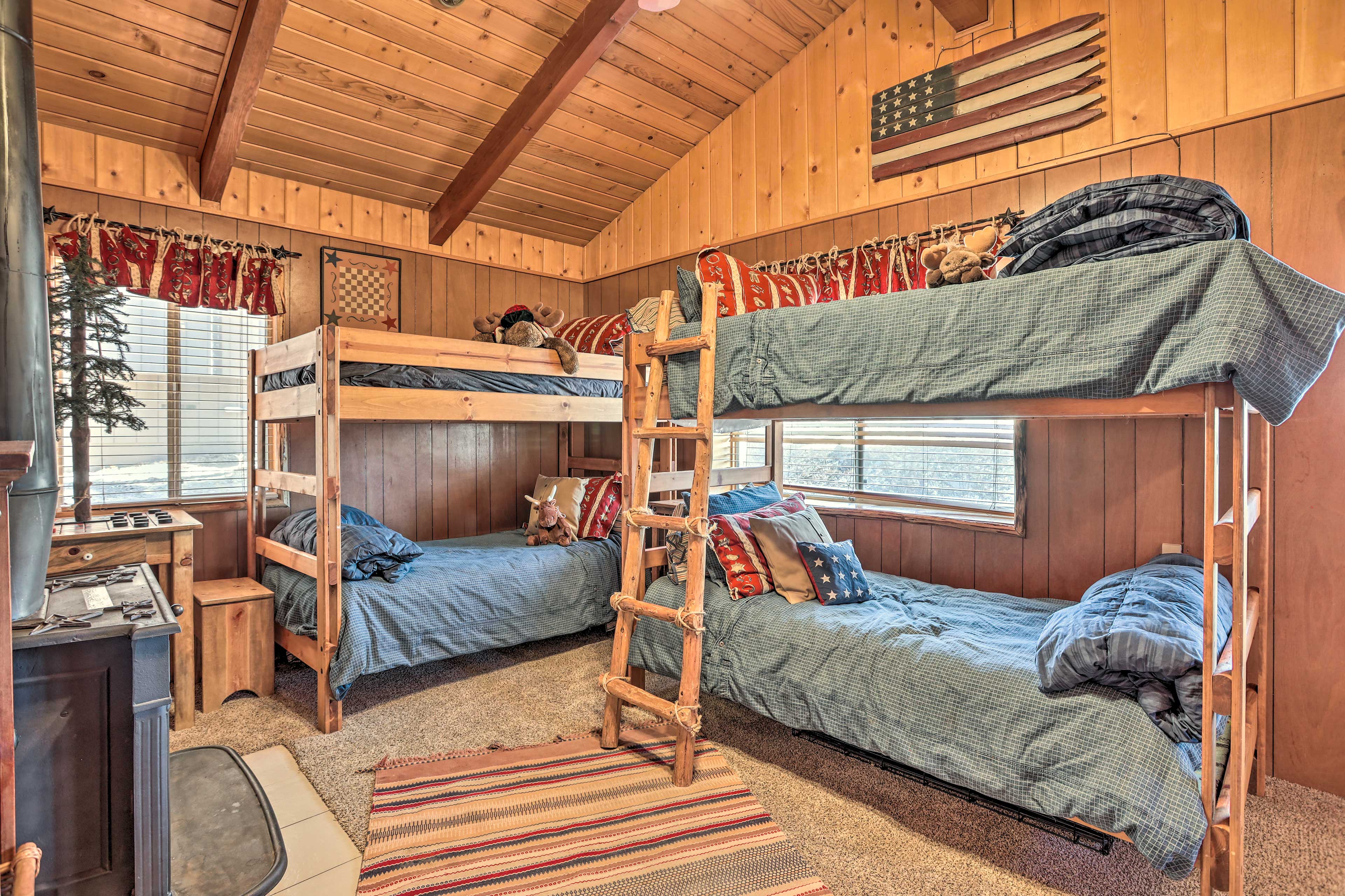 Bedroom 3 (Cowboy Bunkhouse)