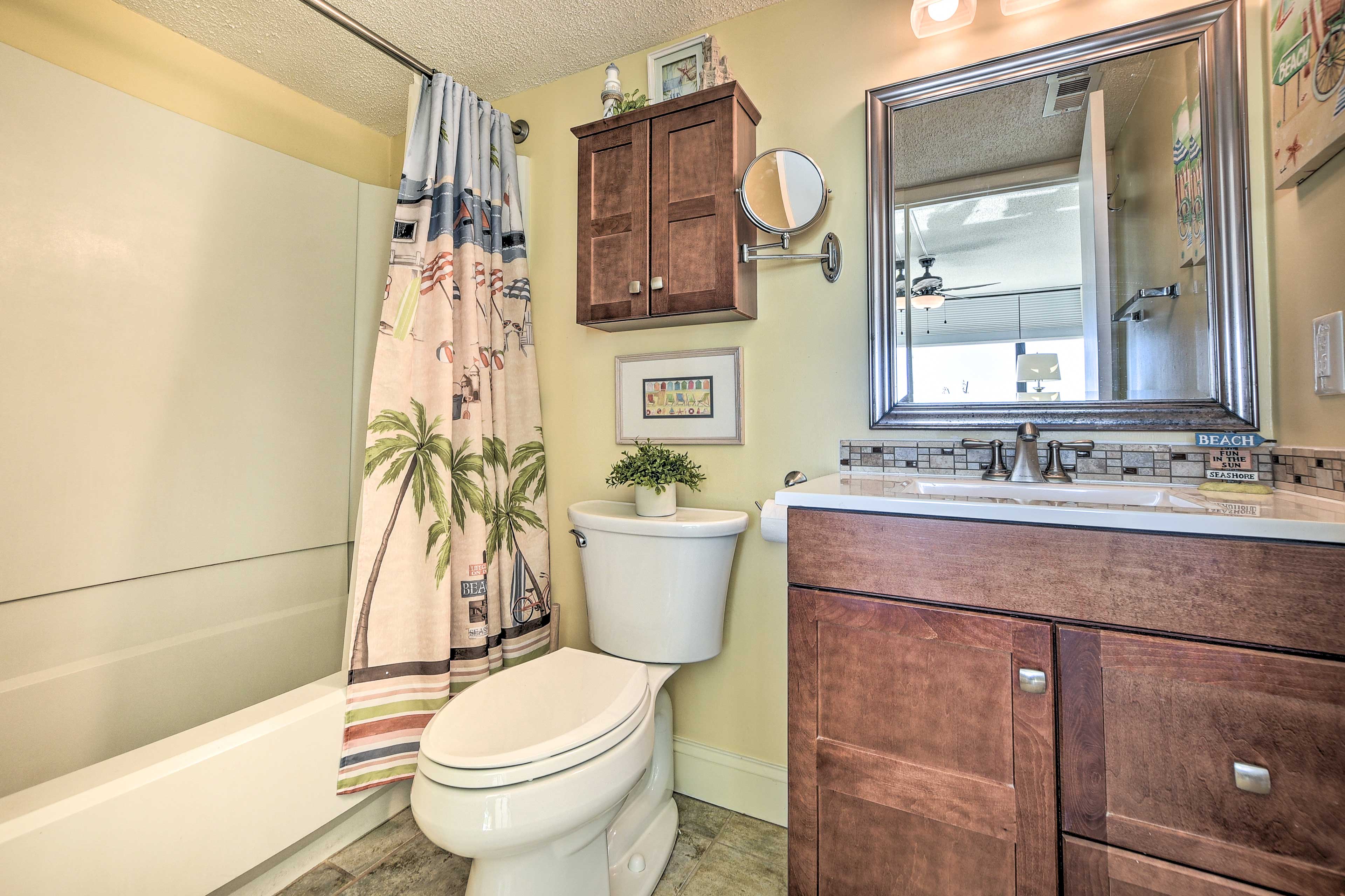 En-Suite Bathroom | Towels Provided | Complimentary Toiletries