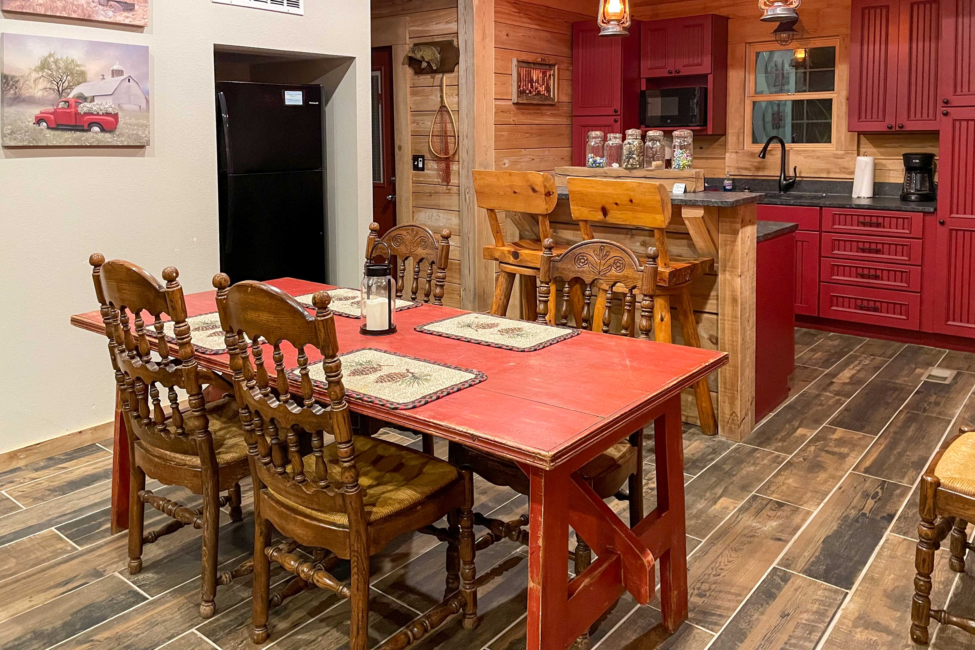 Dining Area | Dishware Provided