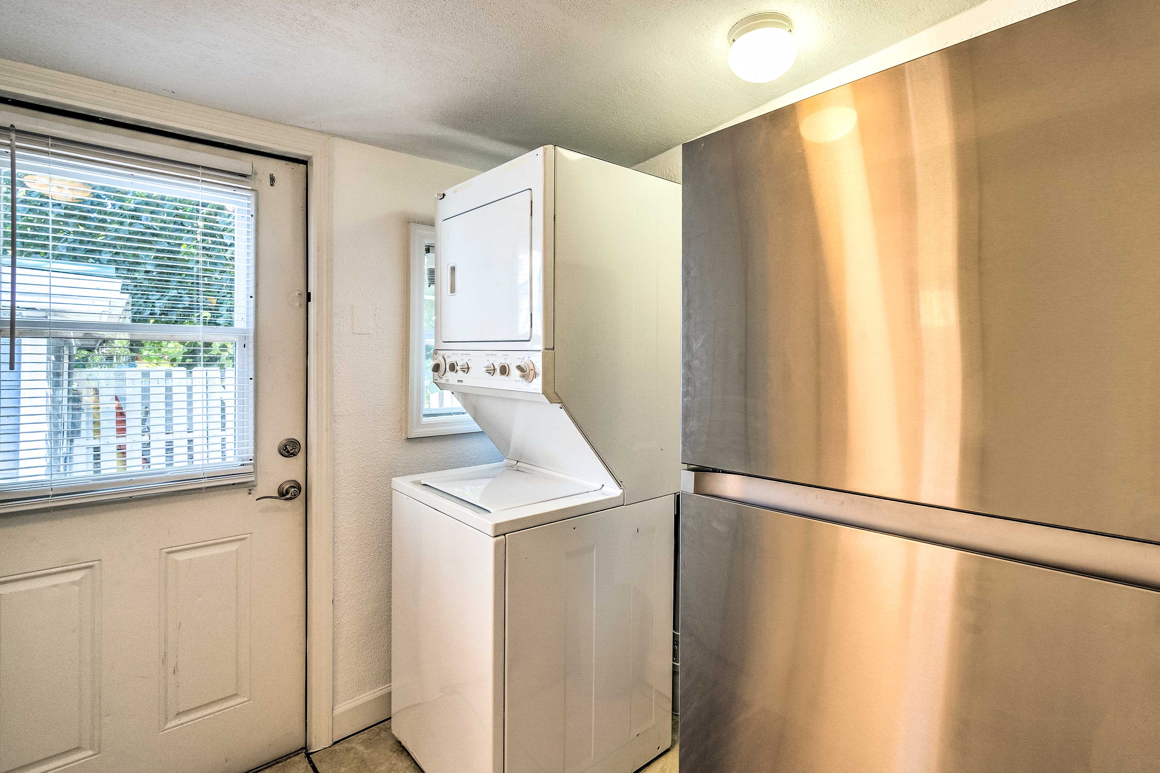 Kitchen | Washer & Dryer Available